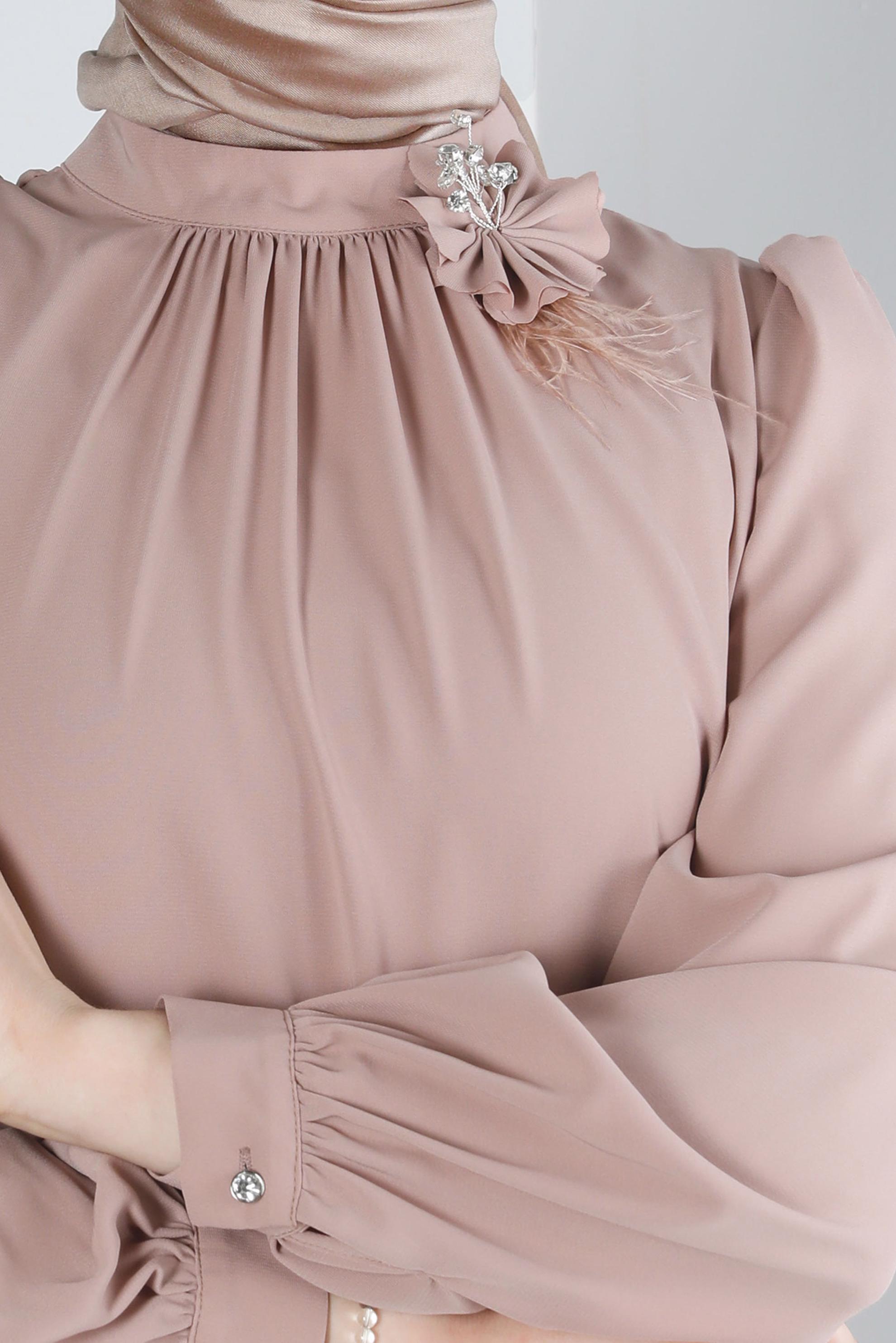 Tesettür giyim BEJ ÇİÇEK AKSESUARLI ASİMETRİK KESİM TUNİK 43610