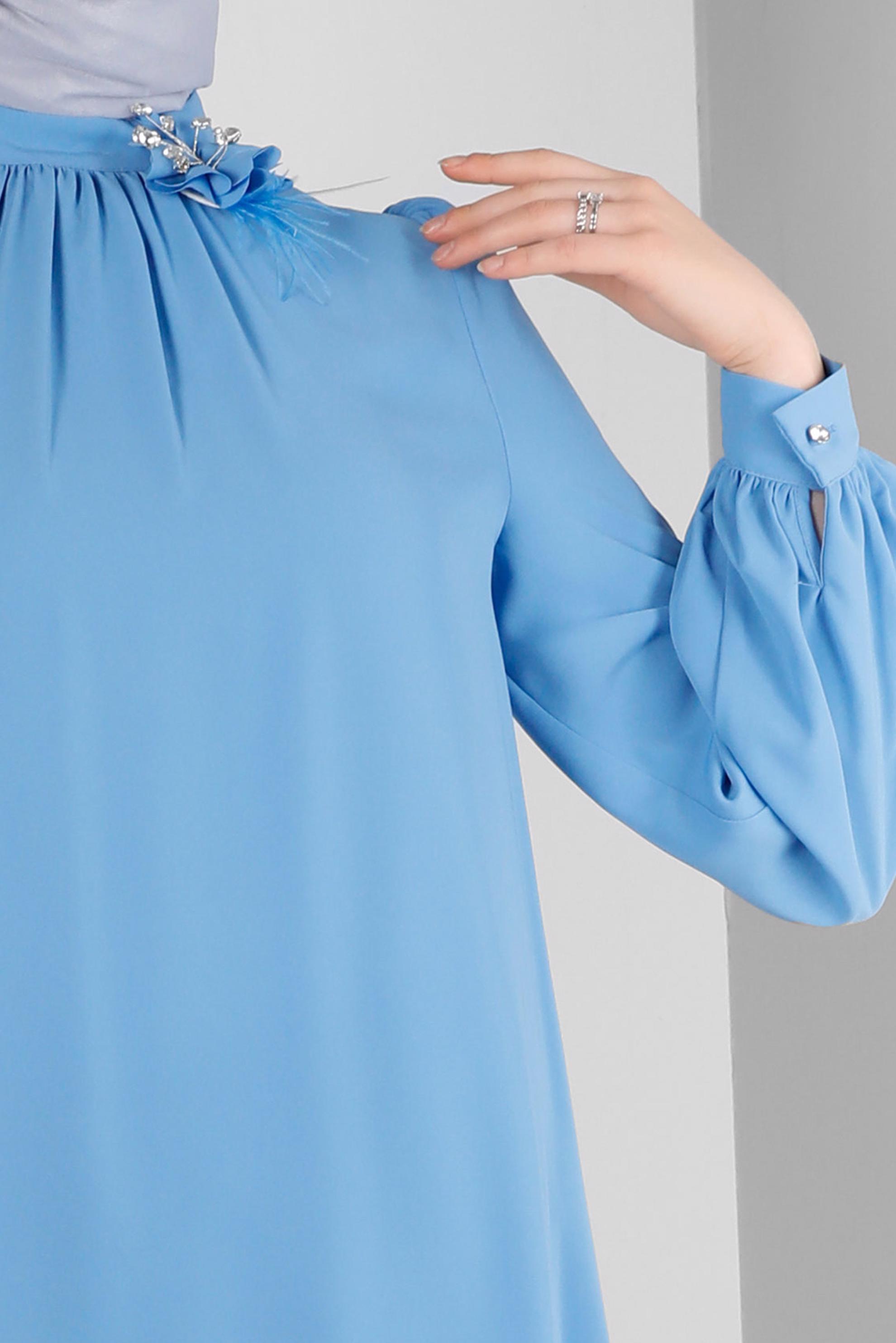 Tesettür giyim MAVİ ÇİÇEK AKSESUARLI ASİMETRİK KESİM TUNİK 43610