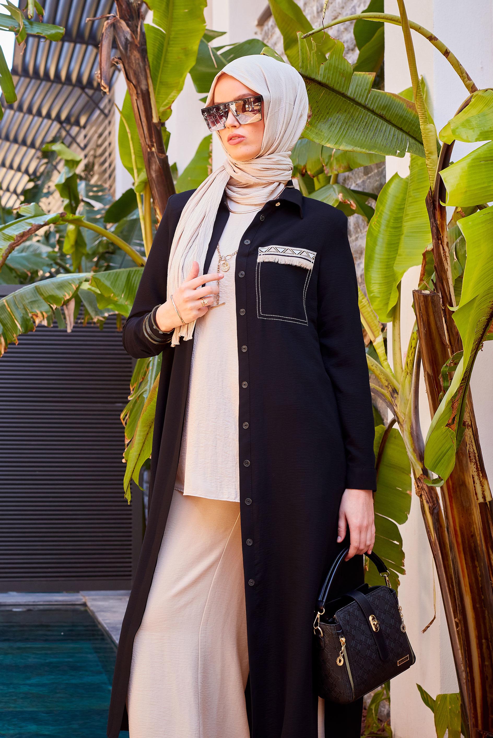 Tesettür giyim SİYAH CEP GÖRÜNÜMLÜ PÜSKÜL DETAYLI TUNİK 43611