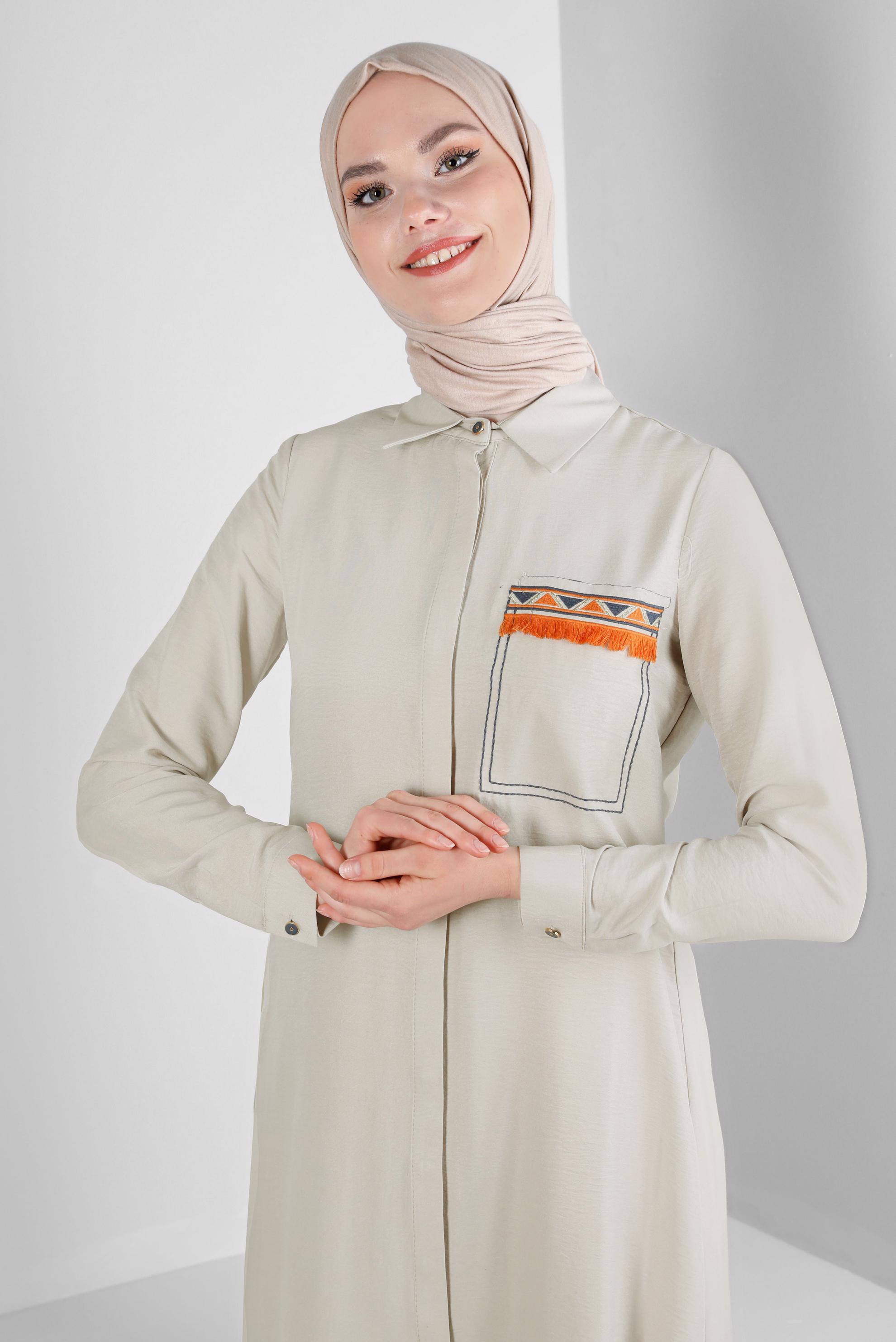 Tesettür giyim BEJ CEP GÖRÜNÜMLÜ PÜSKÜL DETAYLI TUNİK 43611