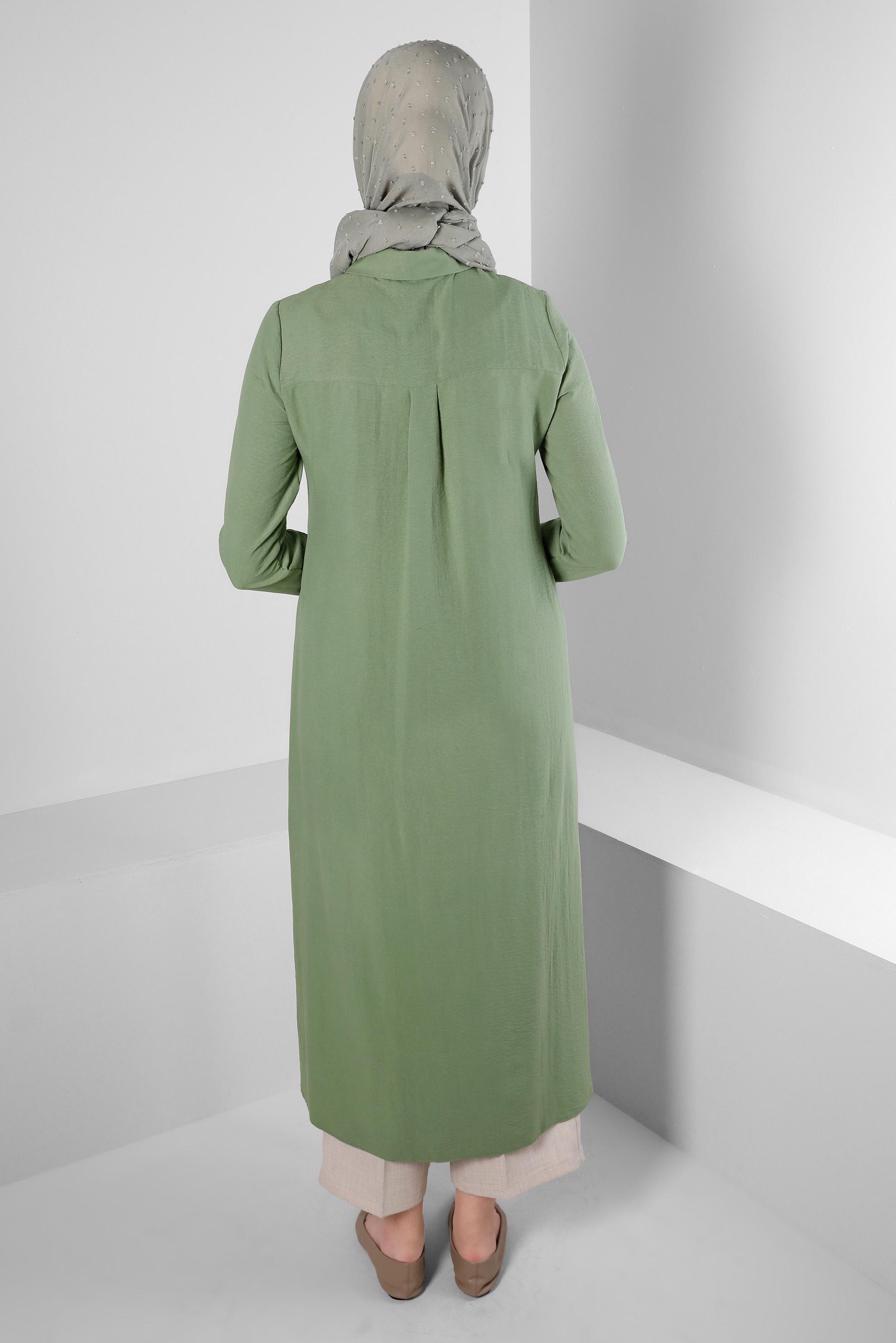 Tesettür giyim YEŞİL CEP GÖRÜNÜMLÜ PÜSKÜL DETAYLI TUNİK 43611