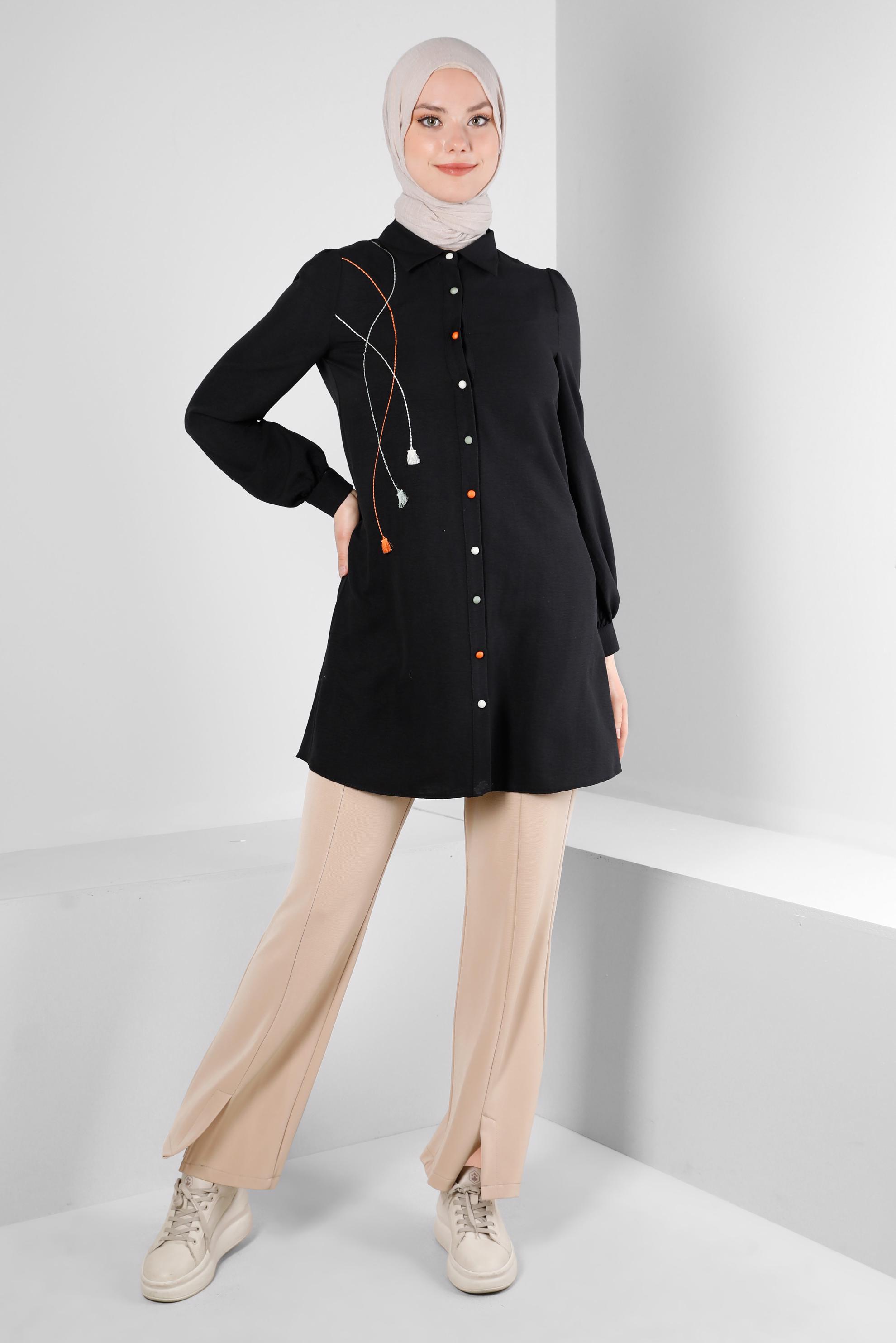 Tesettür giyim SİYAH DİKİŞ DETAYLI PÜSKÜLLÜ GÖMLEK TUNİK 43612