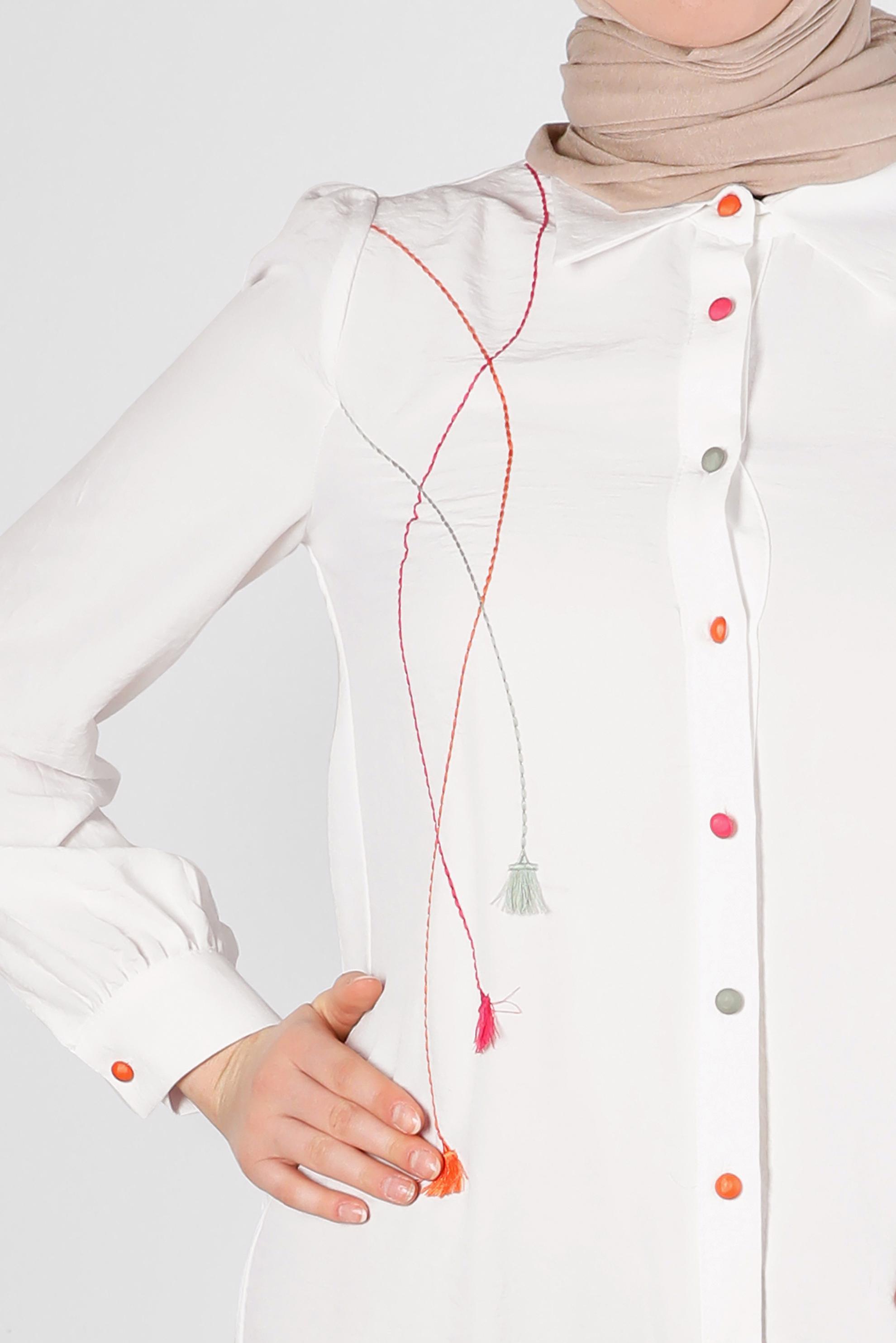 Tesettür giyim BEYAZ DİKİŞ DETAYLI PÜSKÜLLÜ GÖMLEK TUNİK 43612