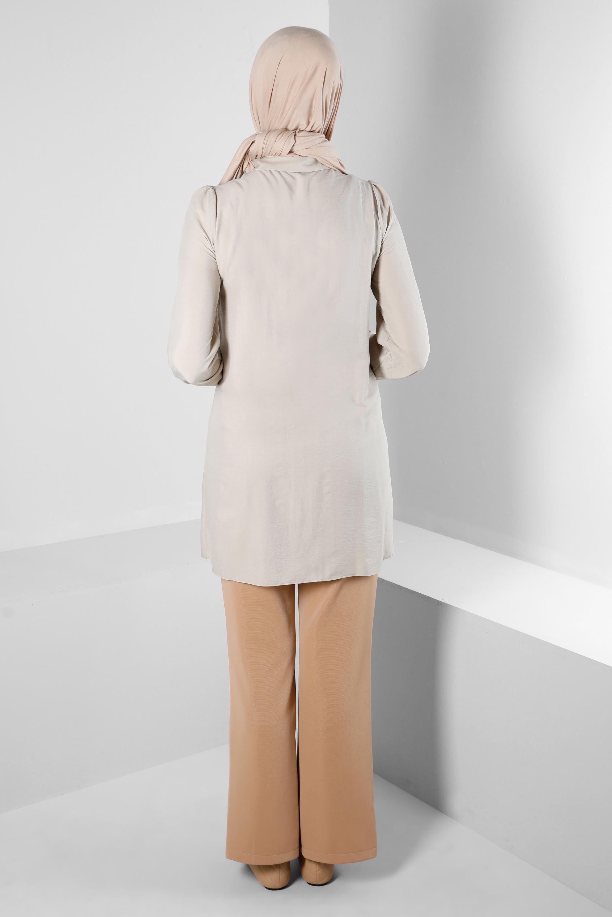 Tesettür giyim BEJ DİKİŞ DETAYLI PÜSKÜLLÜ GÖMLEK TUNİK 43612