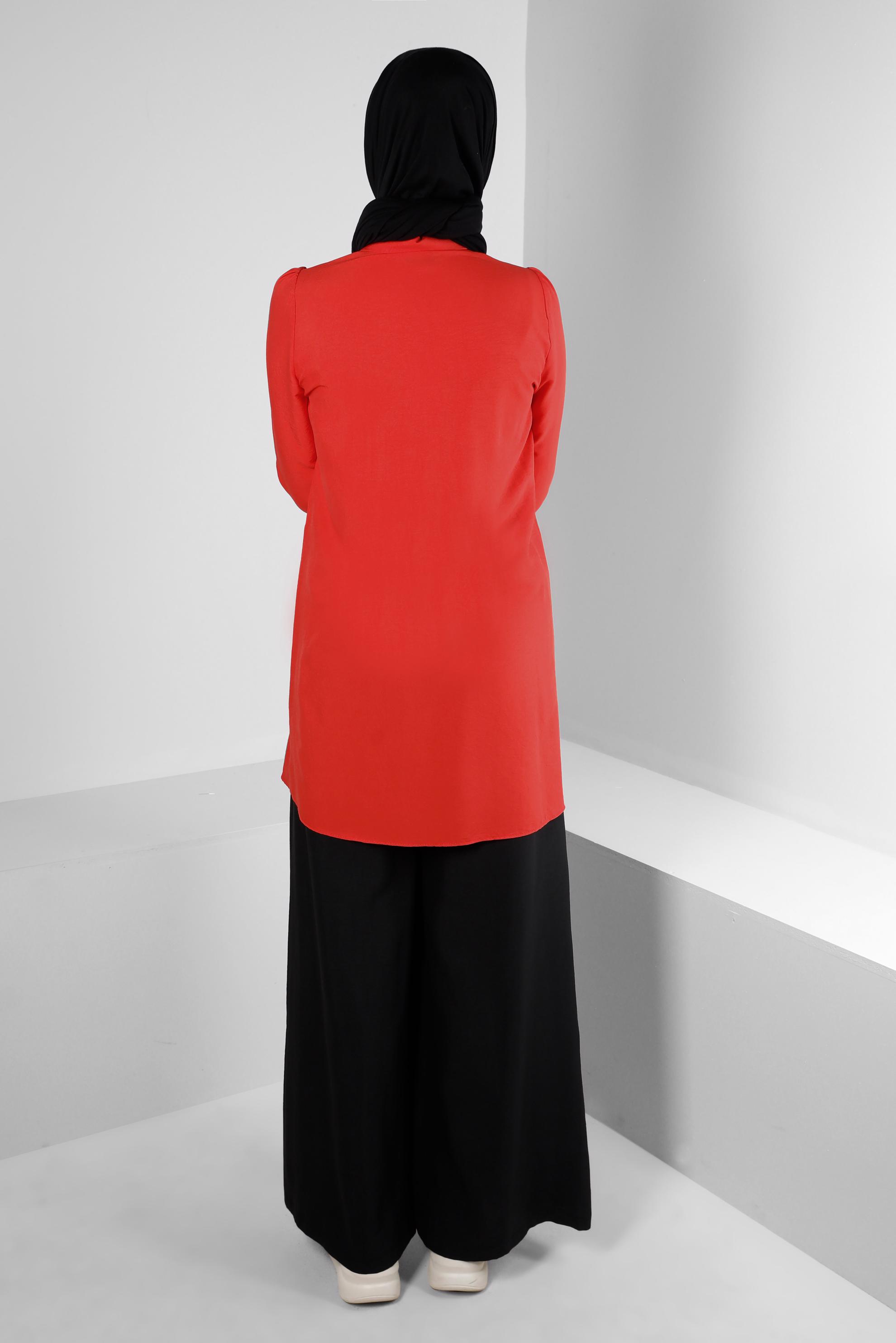 Tesettür giyim KIRMIZI DİKİŞ DETAYLI PÜSKÜLLÜ GÖMLEK TUNİK 43612