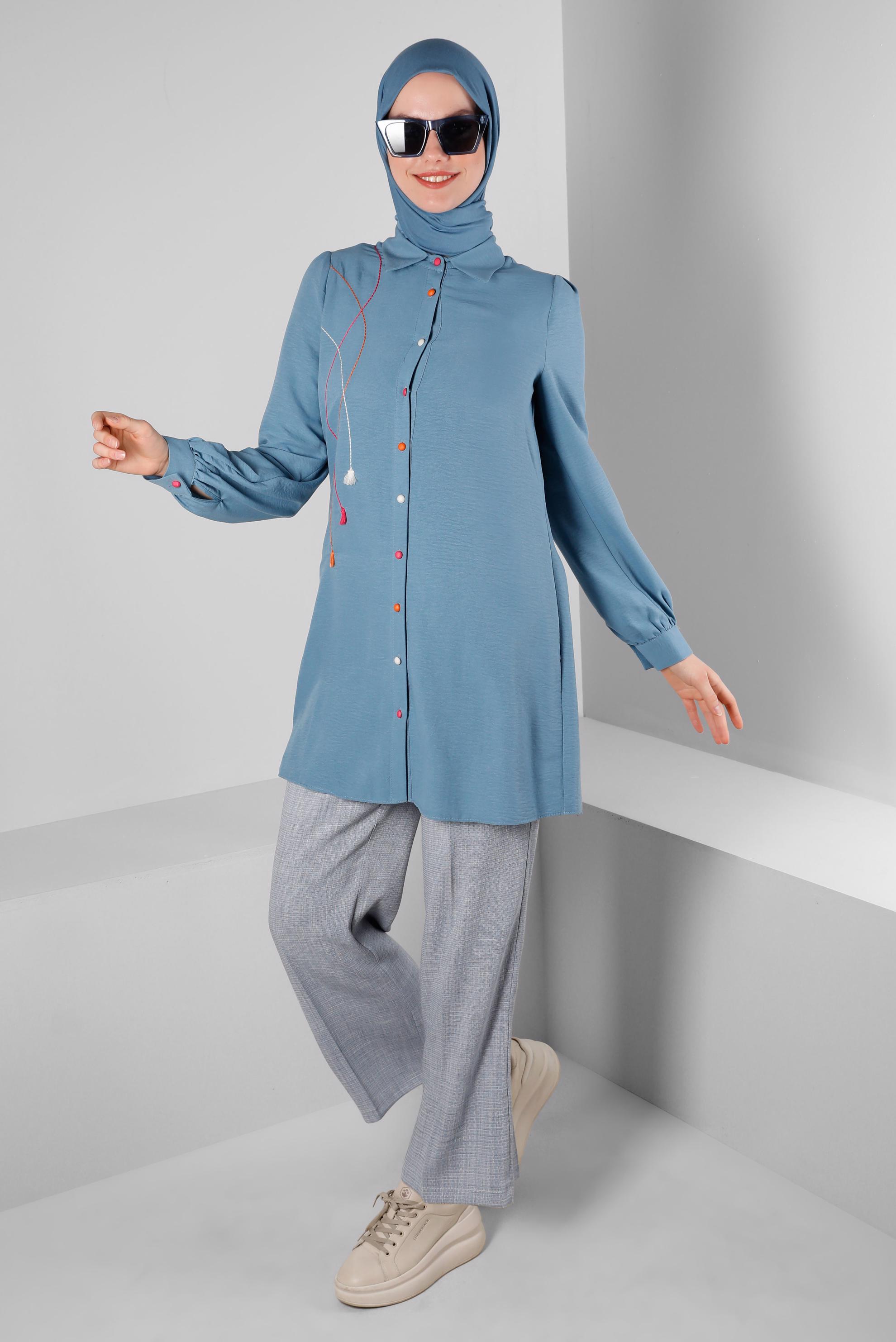 Tesettür giyim MAVİ DİKİŞ DETAYLI PÜSKÜLLÜ GÖMLEK TUNİK 43612