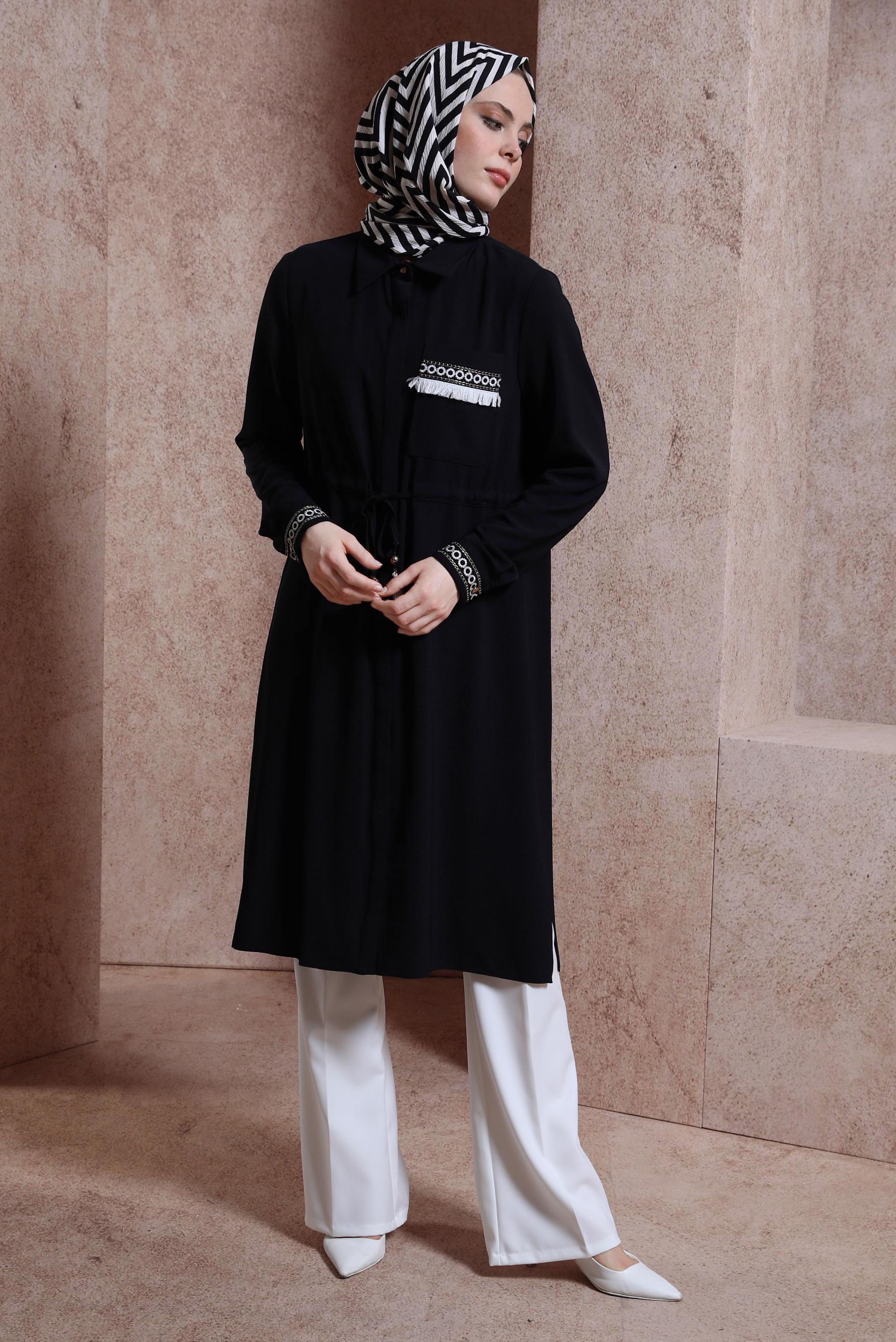 Tesettür giyim SİYAH İŞLEMELİ PÜSKÜL DETAYLI TUNİK 43625