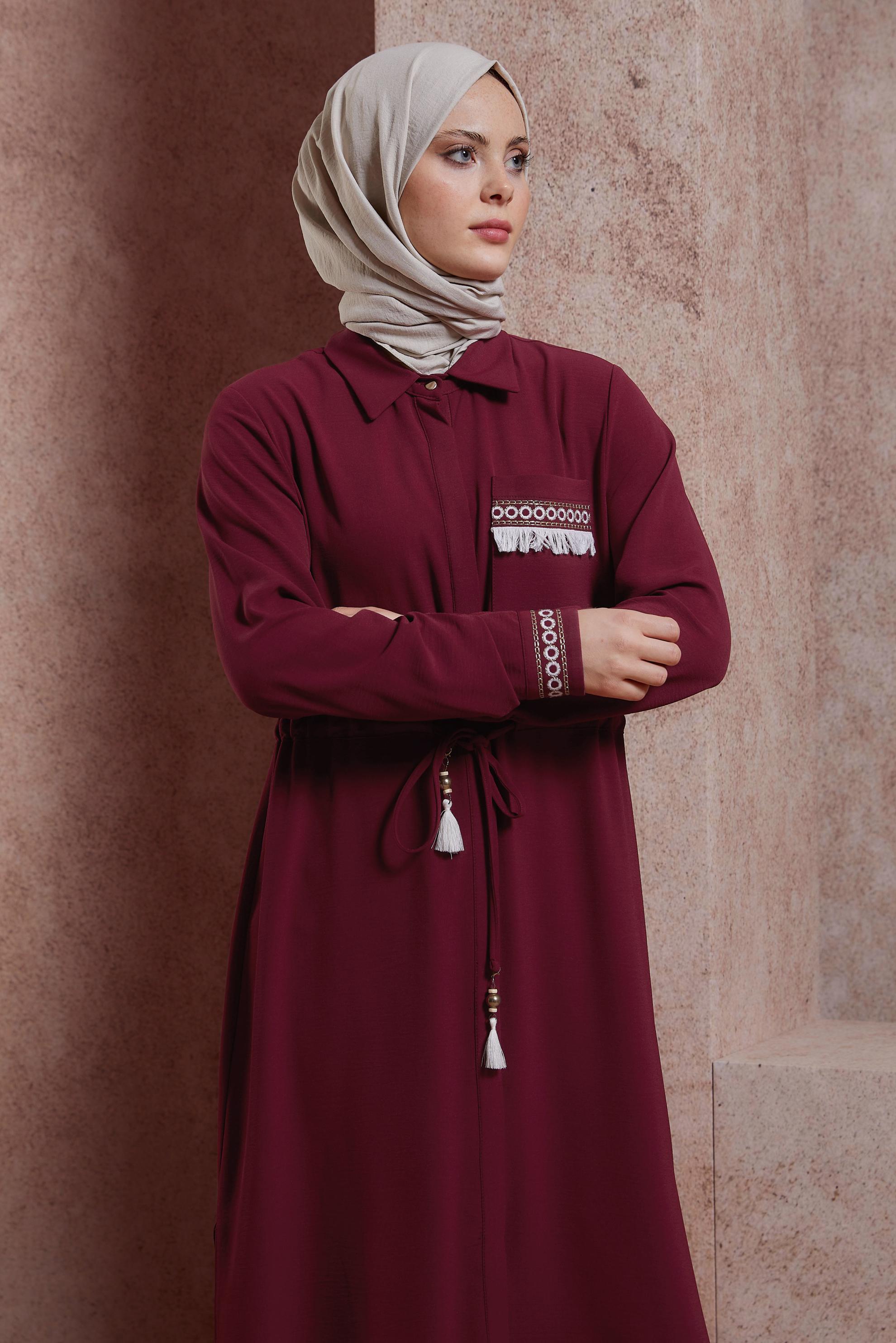 Tesettür giyim BORDO İŞLEMELİ PÜSKÜL DETAYLI TUNİK 43625