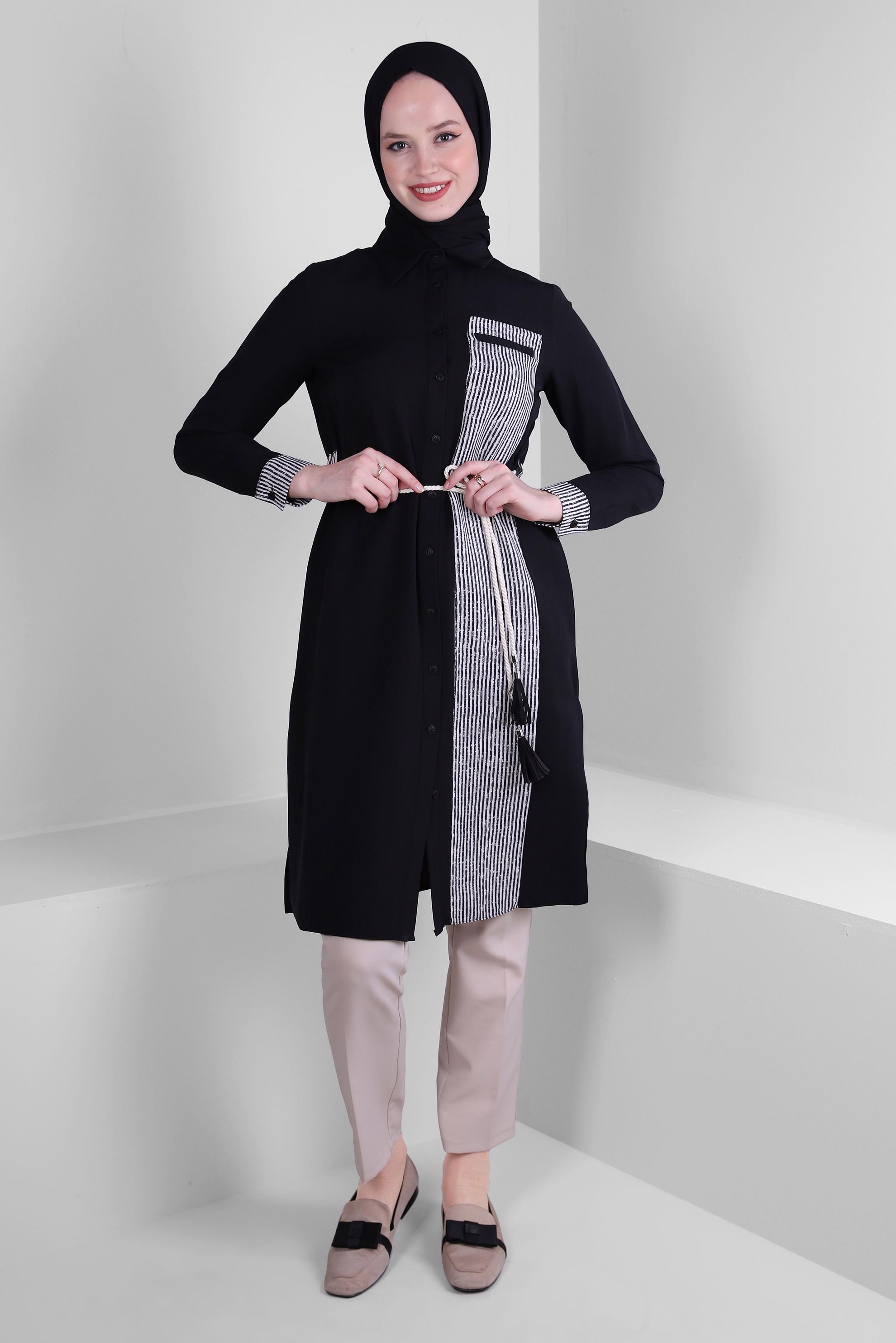 Tesettür giyim SİYAH ÇİZGİLİ BELİ KUŞAKLI DÜZ TUNİK 43632