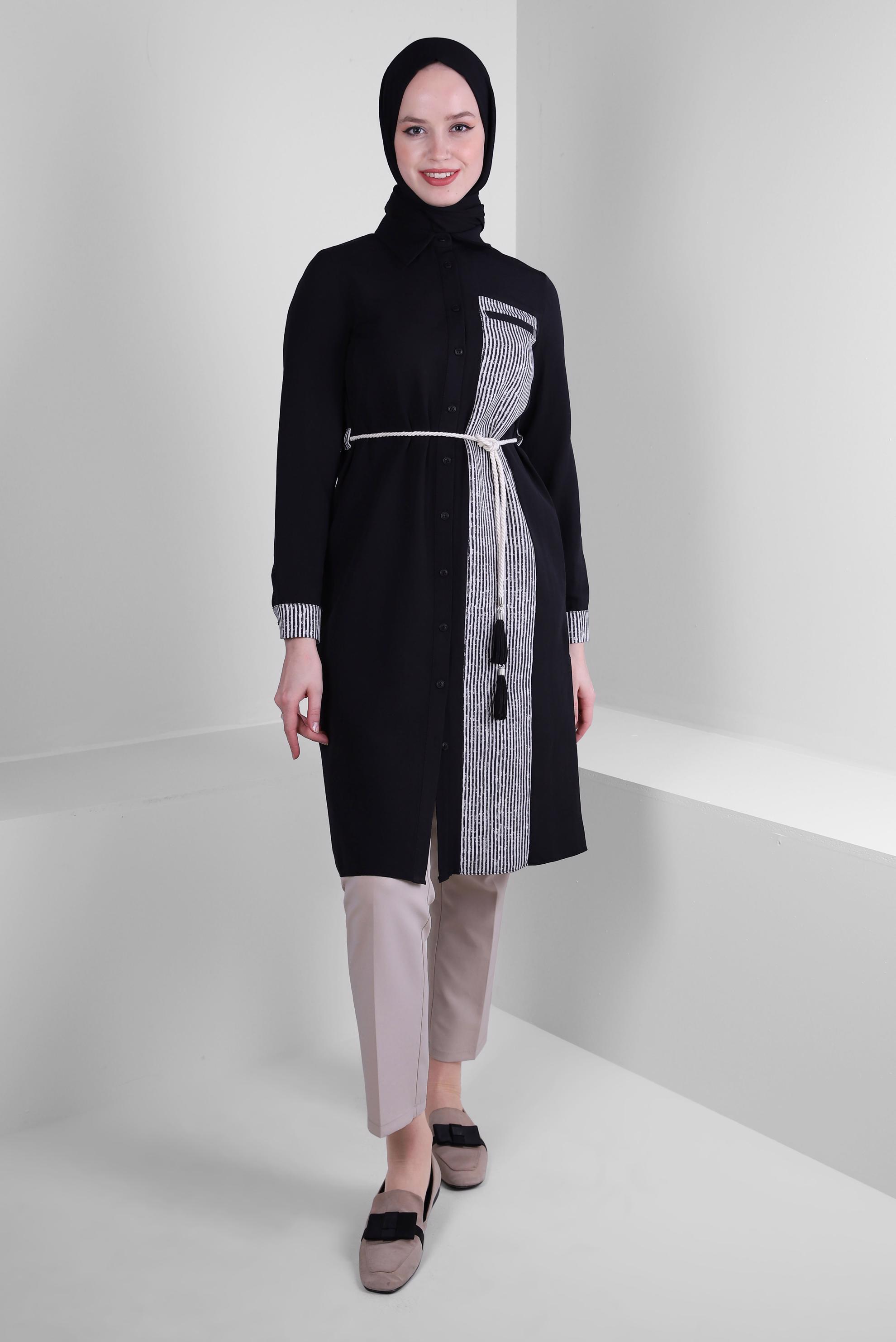 Tesettür giyim SİYAH ÇİZGİLİ BELİ KUŞAKLI DÜZ TUNİK 43632