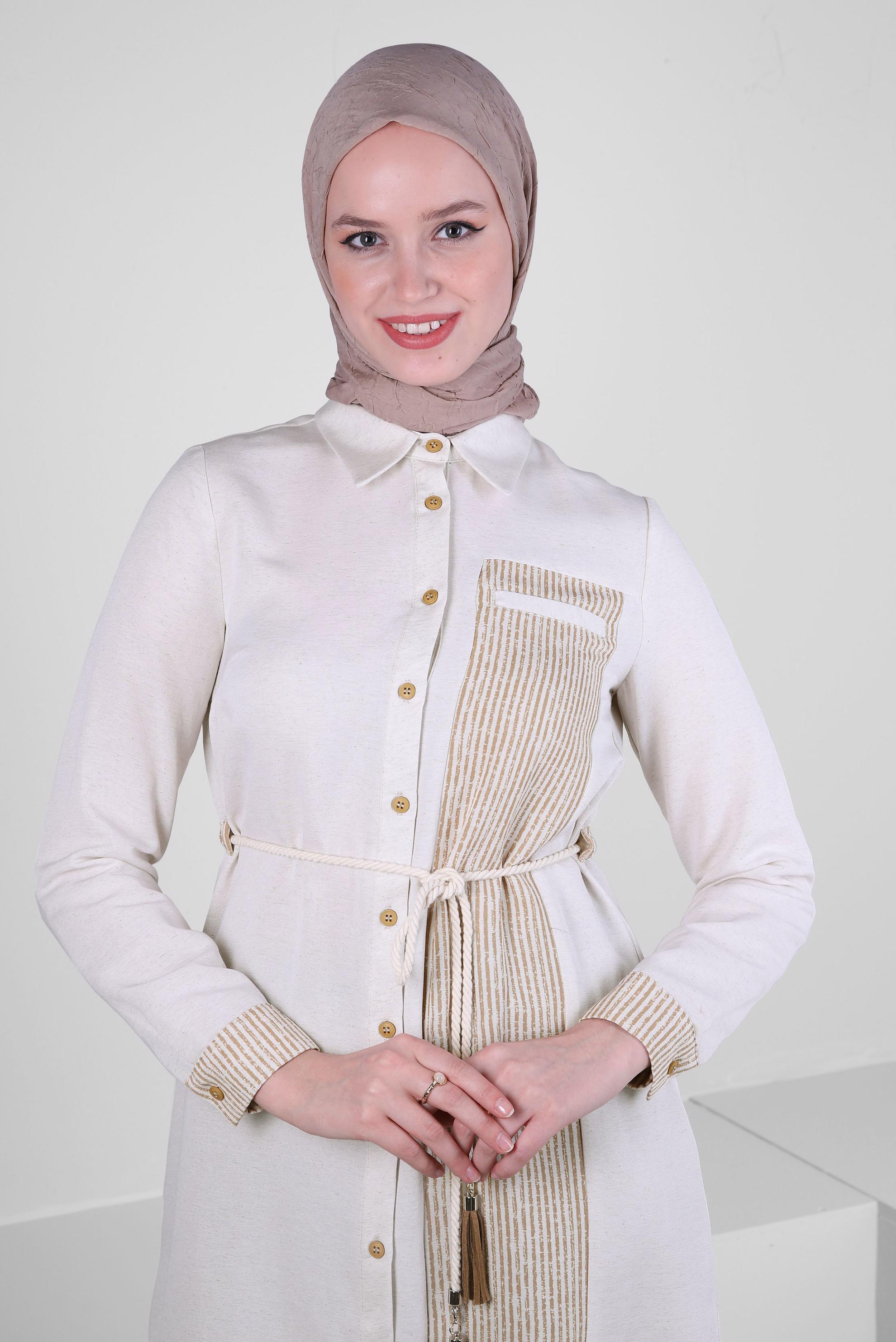 Tesettür giyim EKRU ÇİZGİLİ BELİ KUŞAKLI DÜZ TUNİK 43632