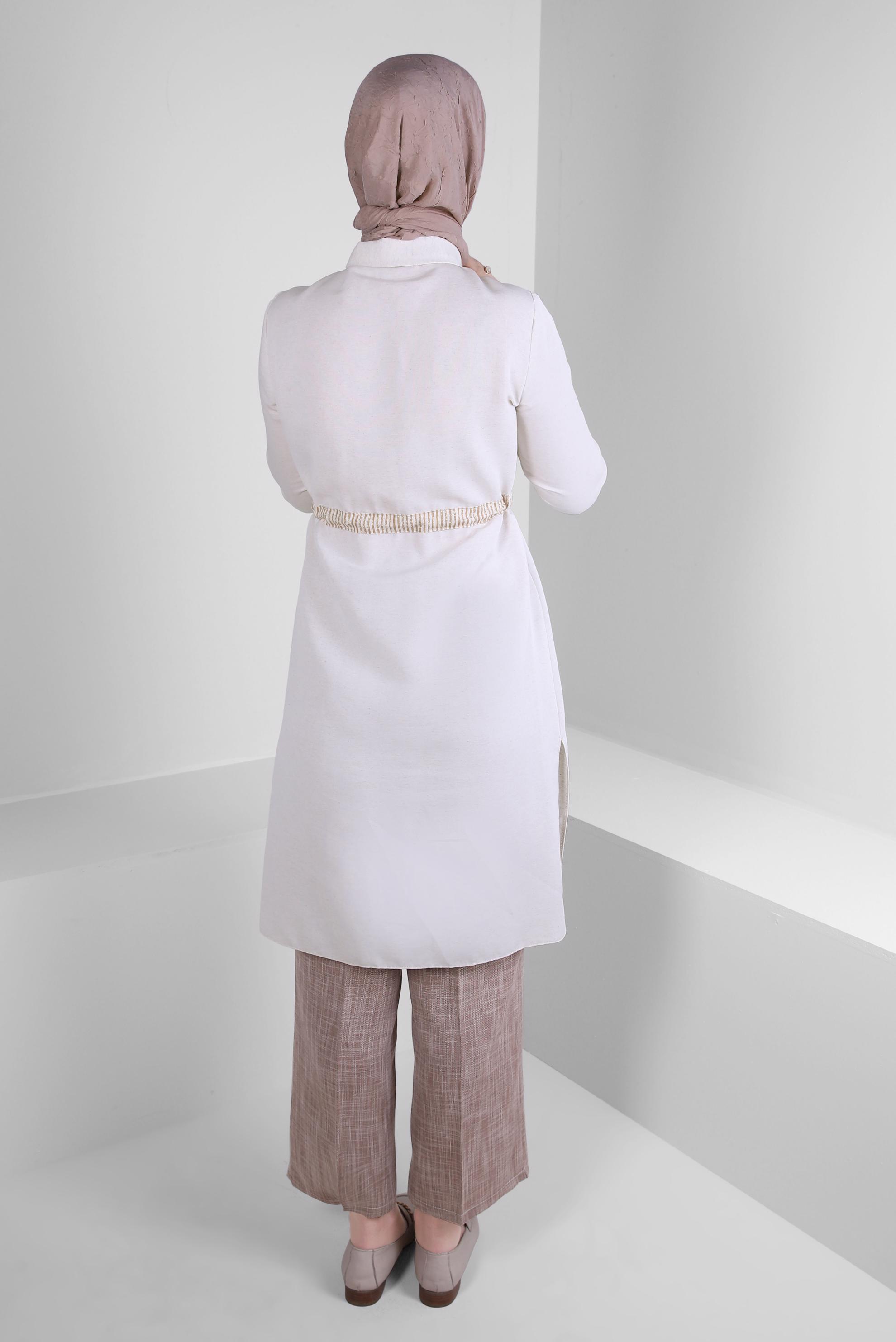 Tesettür giyim EKRU ÇİZGİLİ BELİ KUŞAKLI DÜZ TUNİK 43632