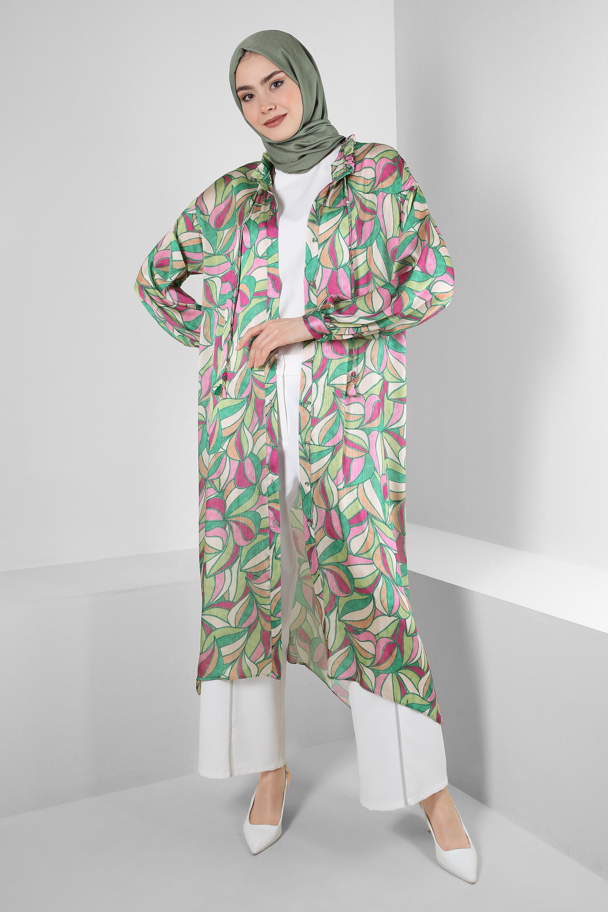 Tesettür giyim YEŞİL YAKASI BAĞLAMA DETAYLI DESENLİ TUNİK 43640