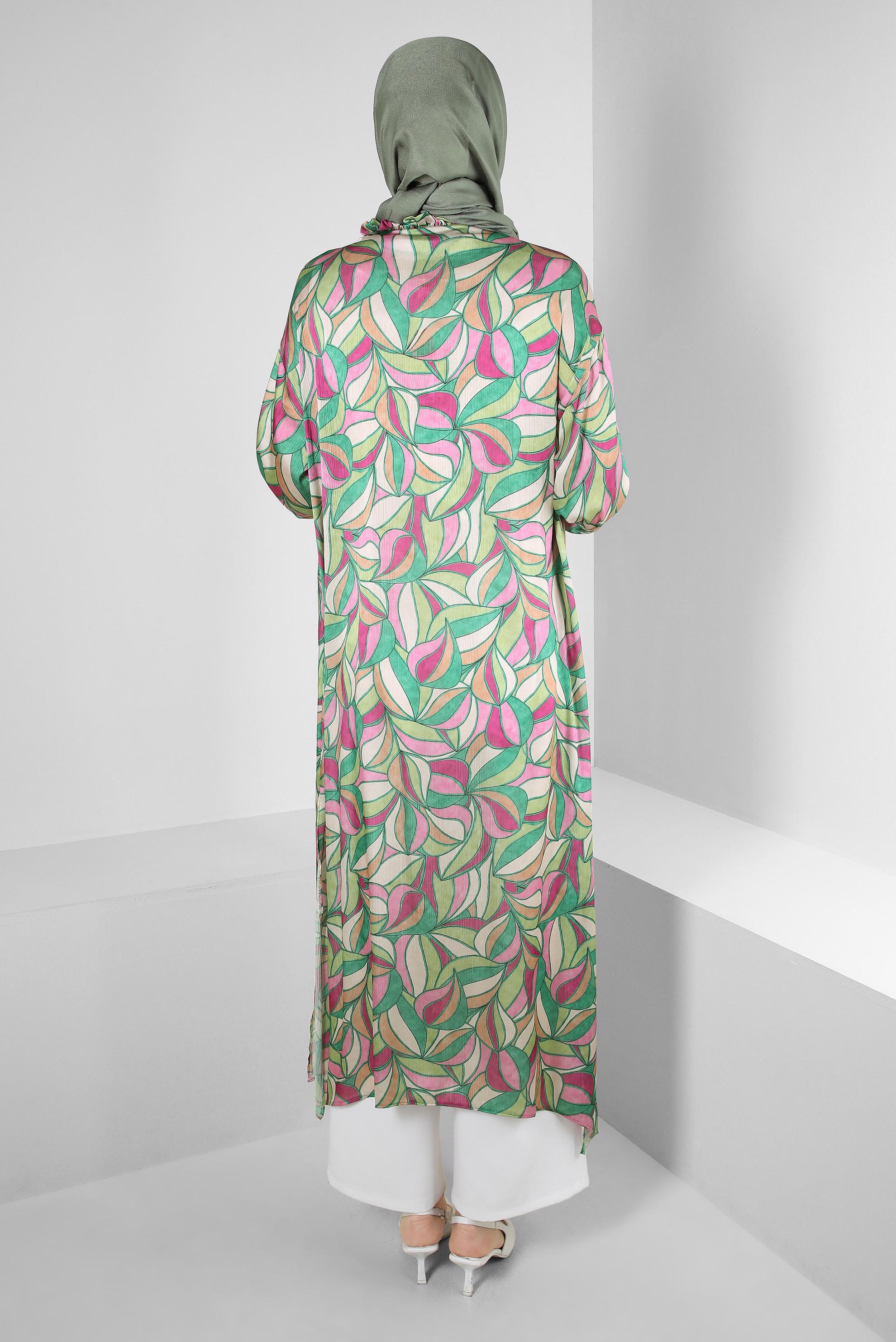 Tesettür giyim YEŞİL YAKASI BAĞLAMA DETAYLI DESENLİ TUNİK 43640