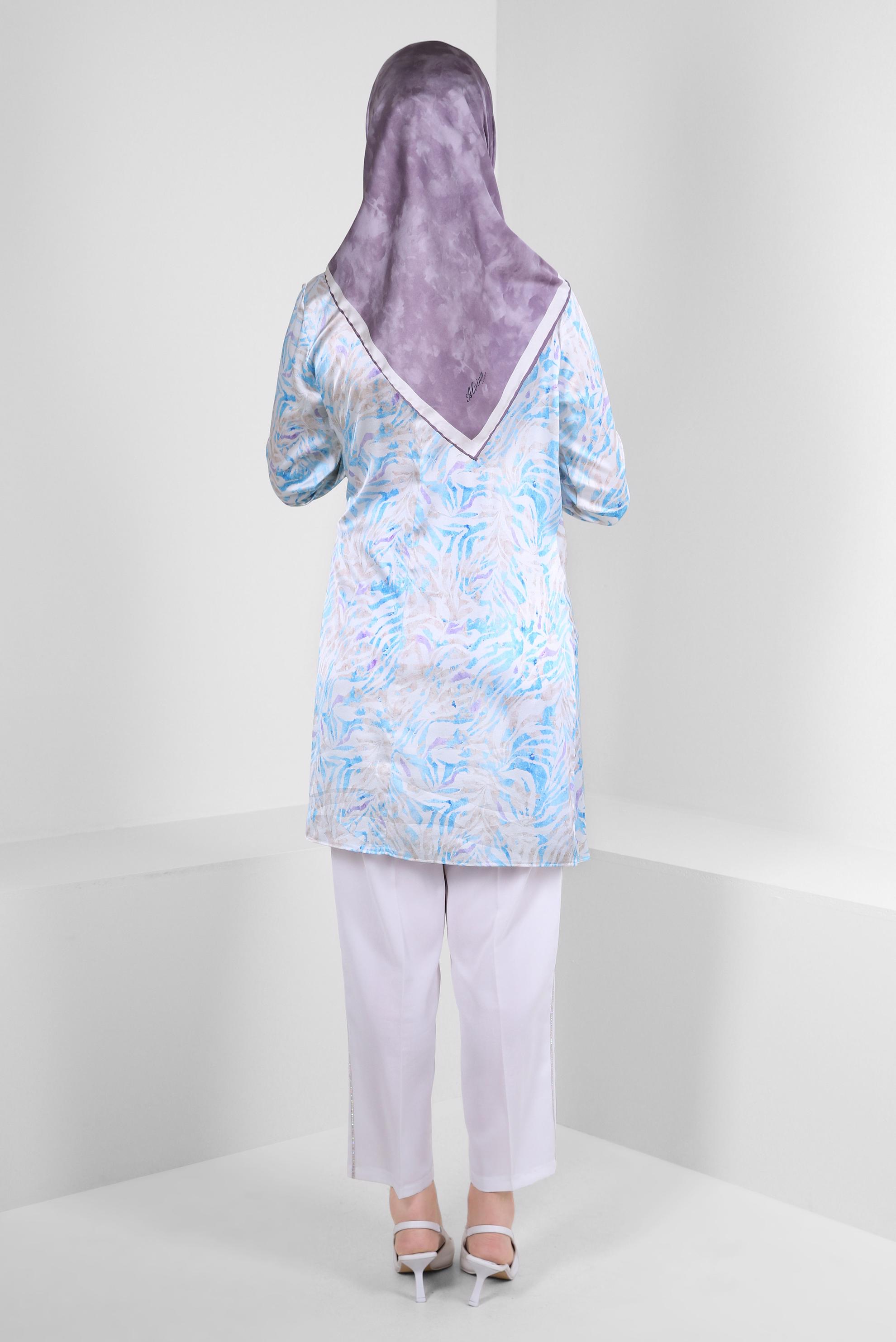 Tesettür giyim MAVİ DESENLİ BAĞLAMA DETAYLI SATEN TUNİK 43642