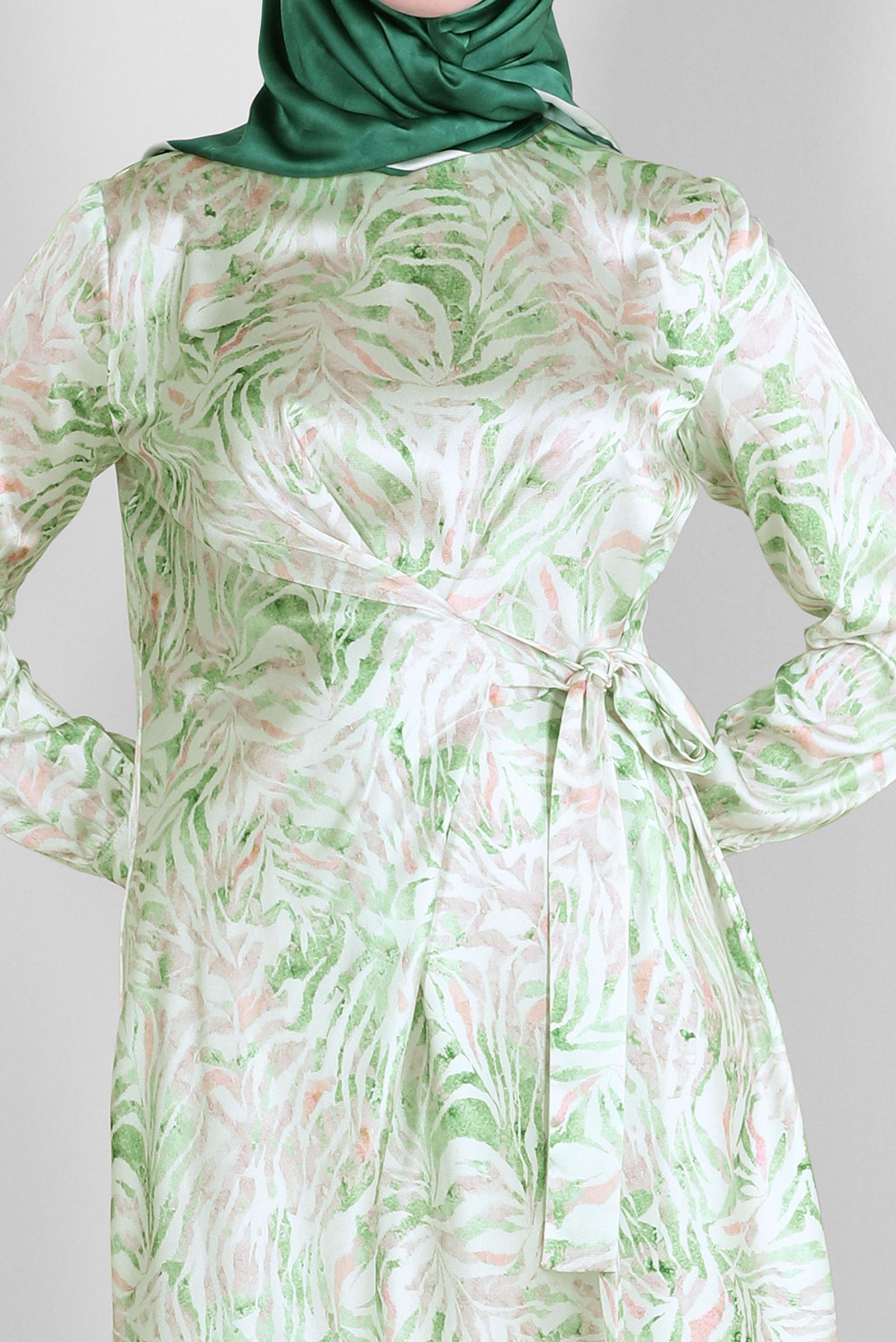 Tesettür giyim YEŞİL DESENLİ BAĞLAMA DETAYLI SATEN TUNİK 43642