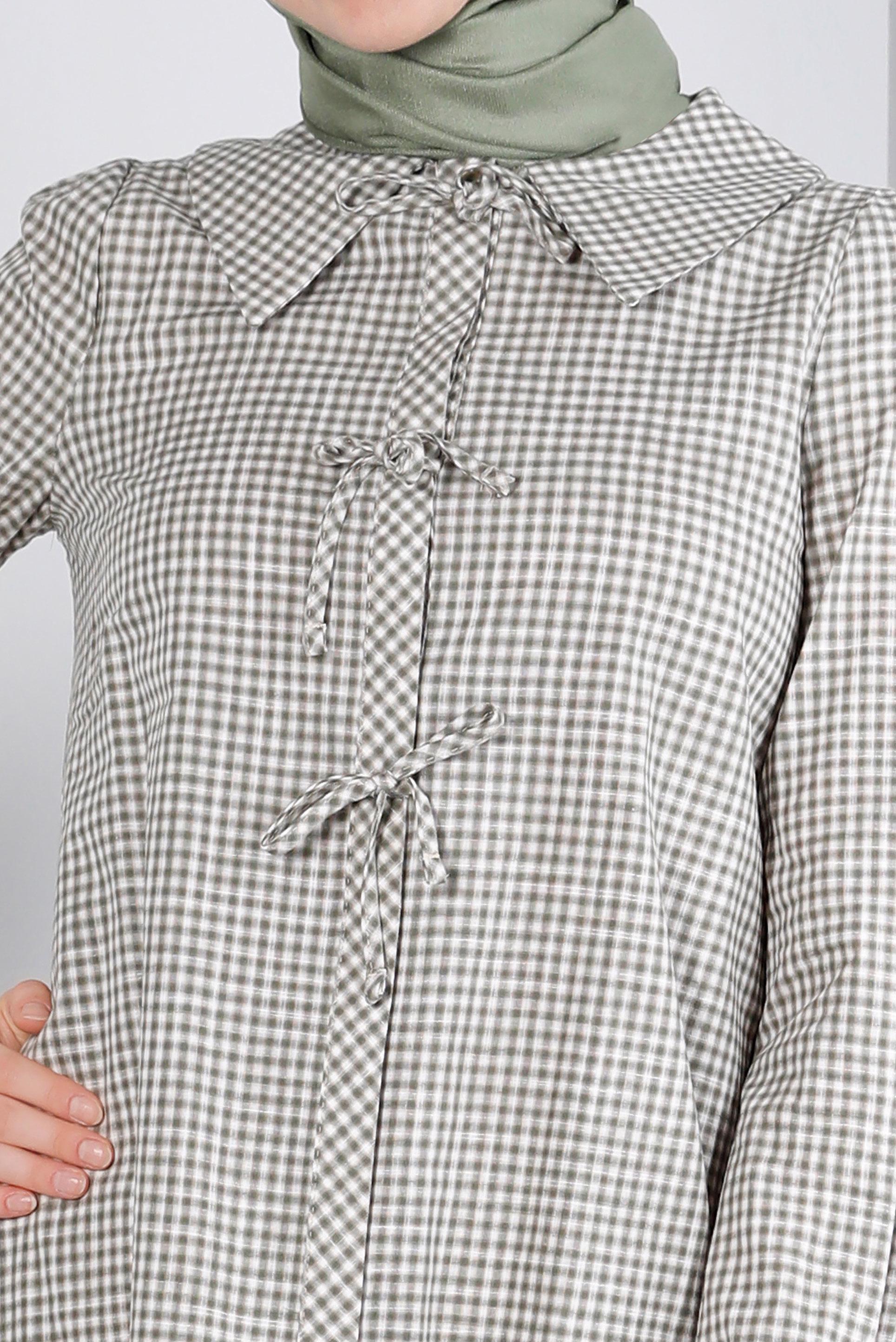 Tesettür giyim HAKİ PÖTİKARE DESENLİ BAĞCIK DETAYLI TUNİK 43647