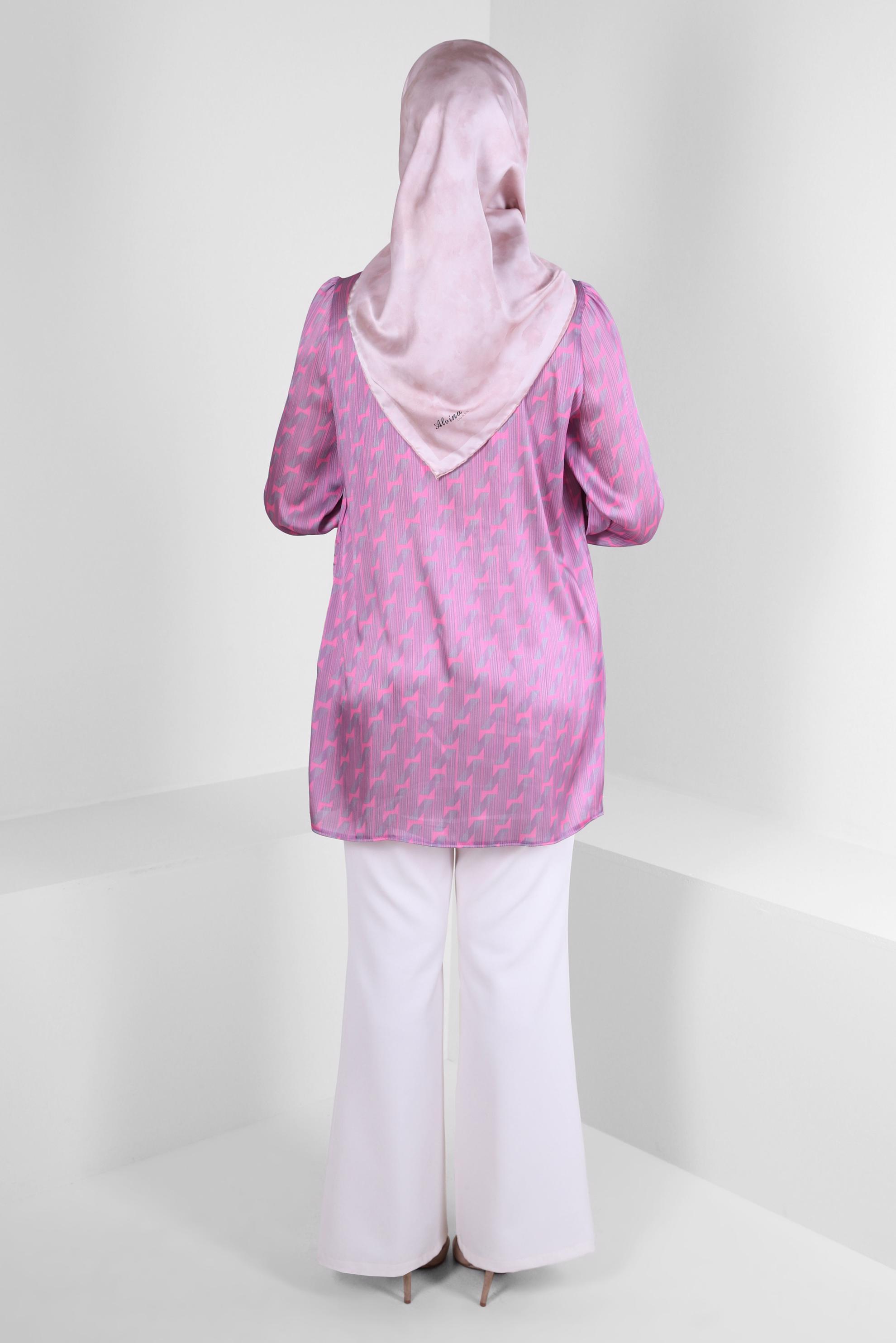 Tesettür giyim PEMBE DESENLİ YAKASI FIRFIR DETAYLI GÖMLEK TUNİK 43651