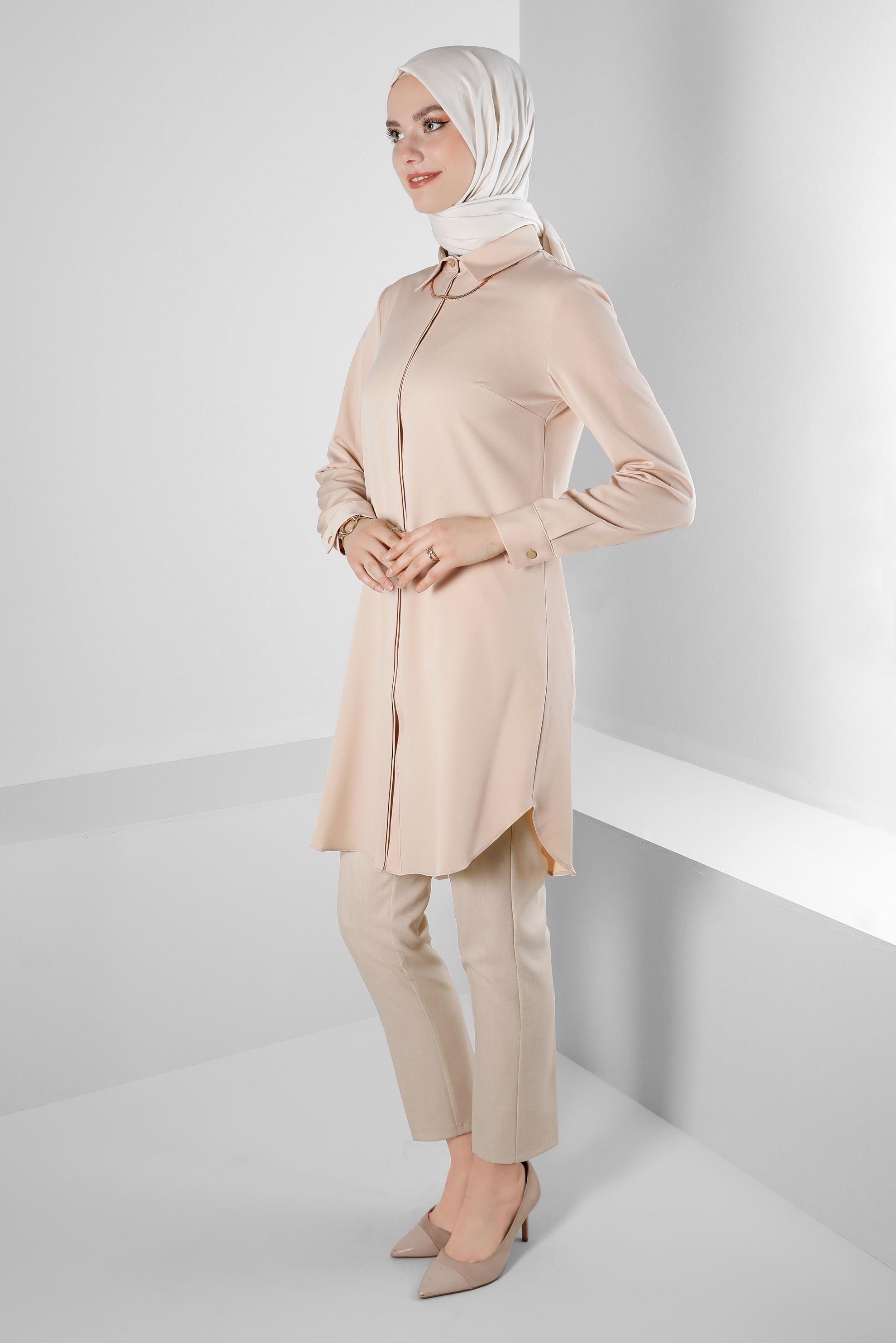 Tesettür giyim BEJ GİZLİ DÜĞMELİ YANI YIRTMAÇLI TUNİK 43667