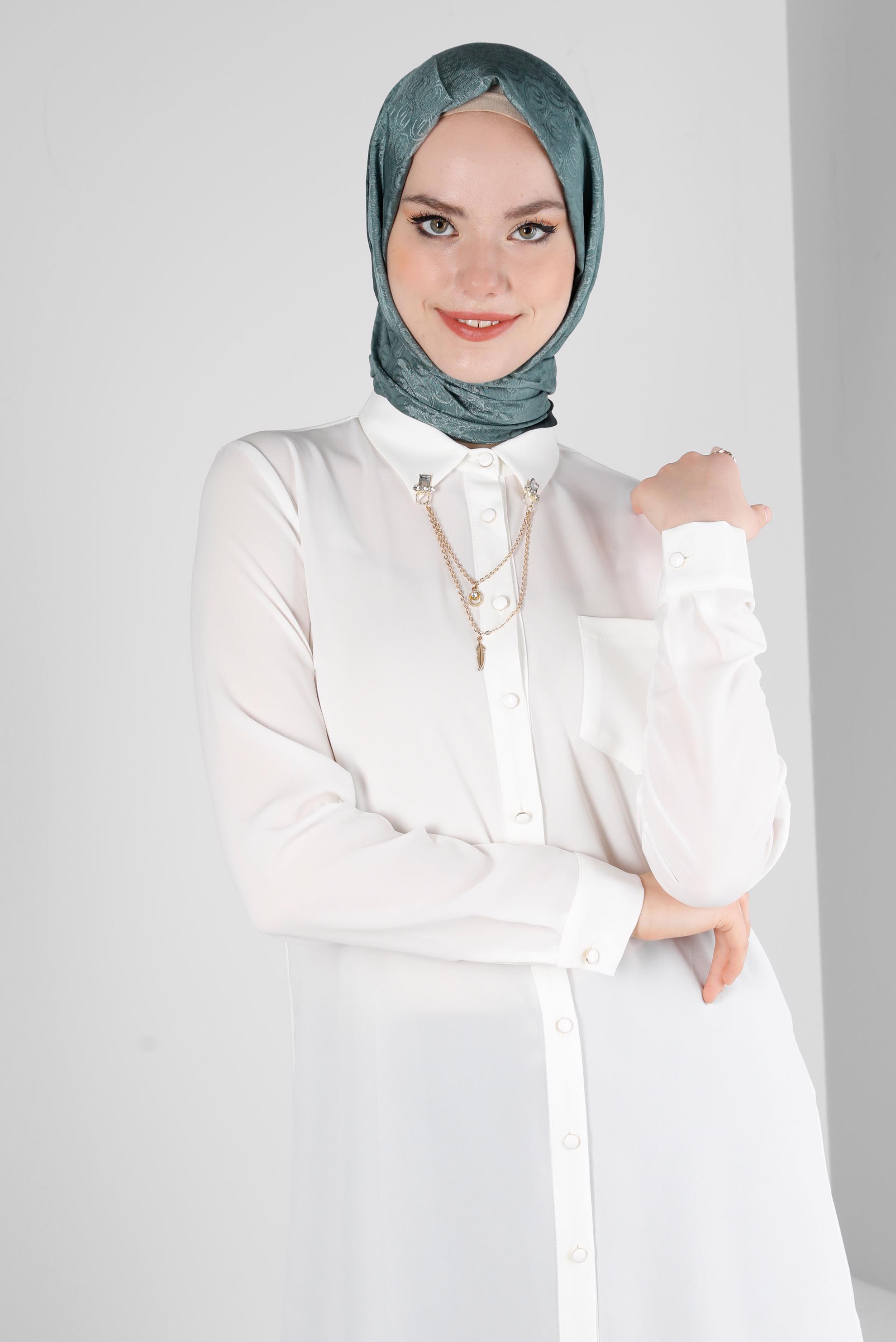 Tesettür giyim BEYAZ ZİNCİR DETAYLI DÜĞMELİ TUNİK 43668