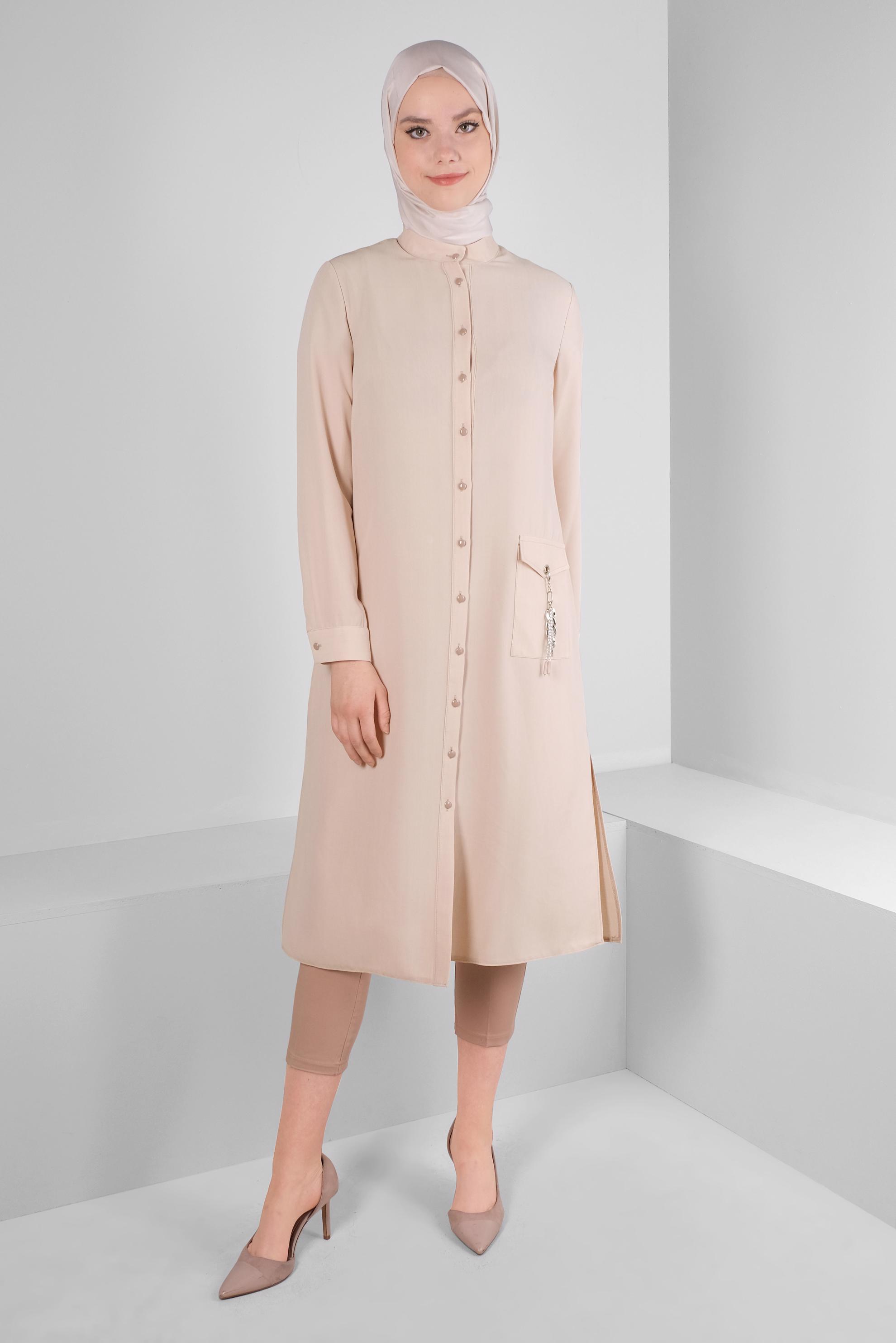 Tesettür giyim BEJ CEBİ ZİNCİR DETAYLI DÜĞMELİ TUNİK 43669