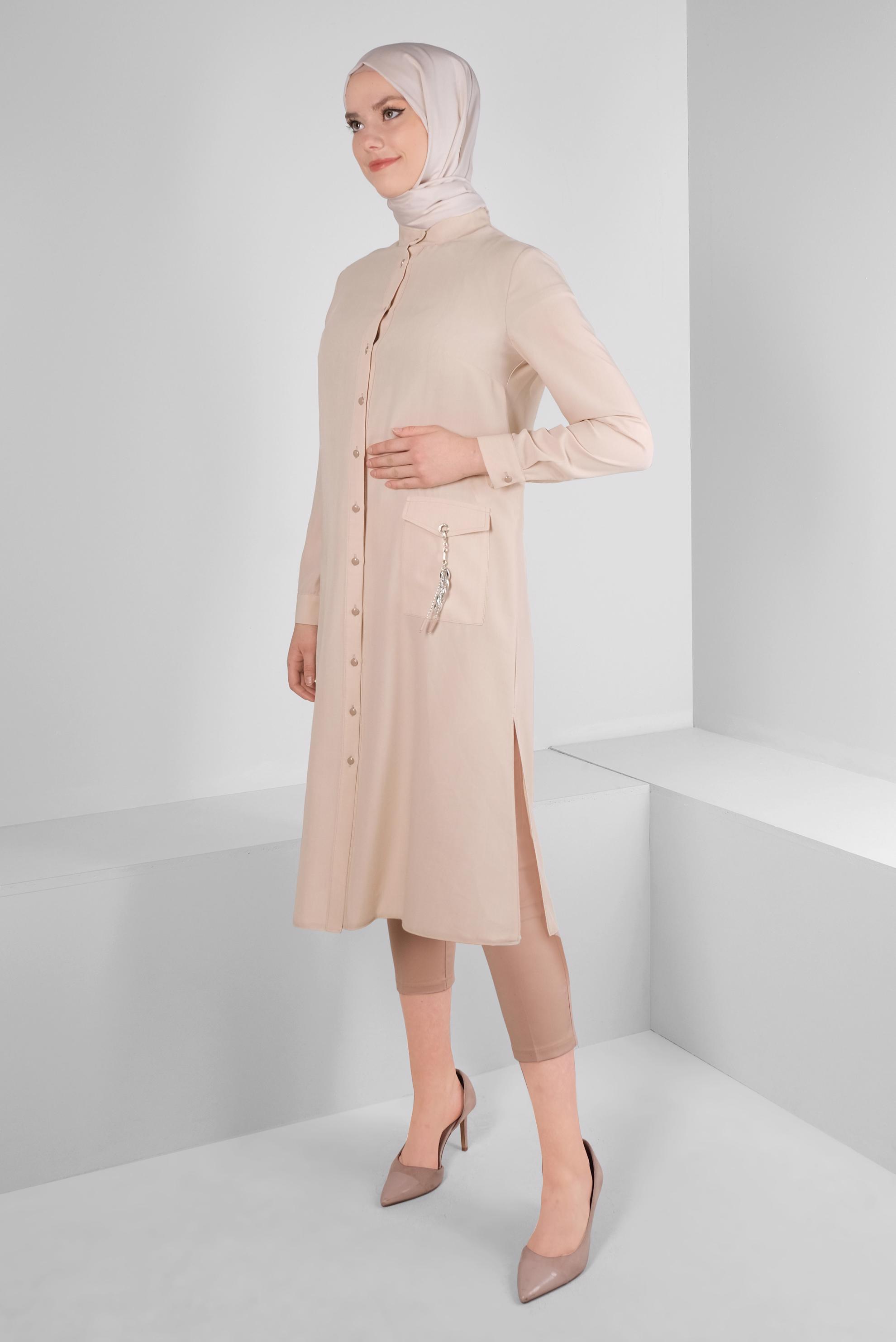 Tesettür giyim BEJ CEBİ ZİNCİR DETAYLI DÜĞMELİ TUNİK 43669