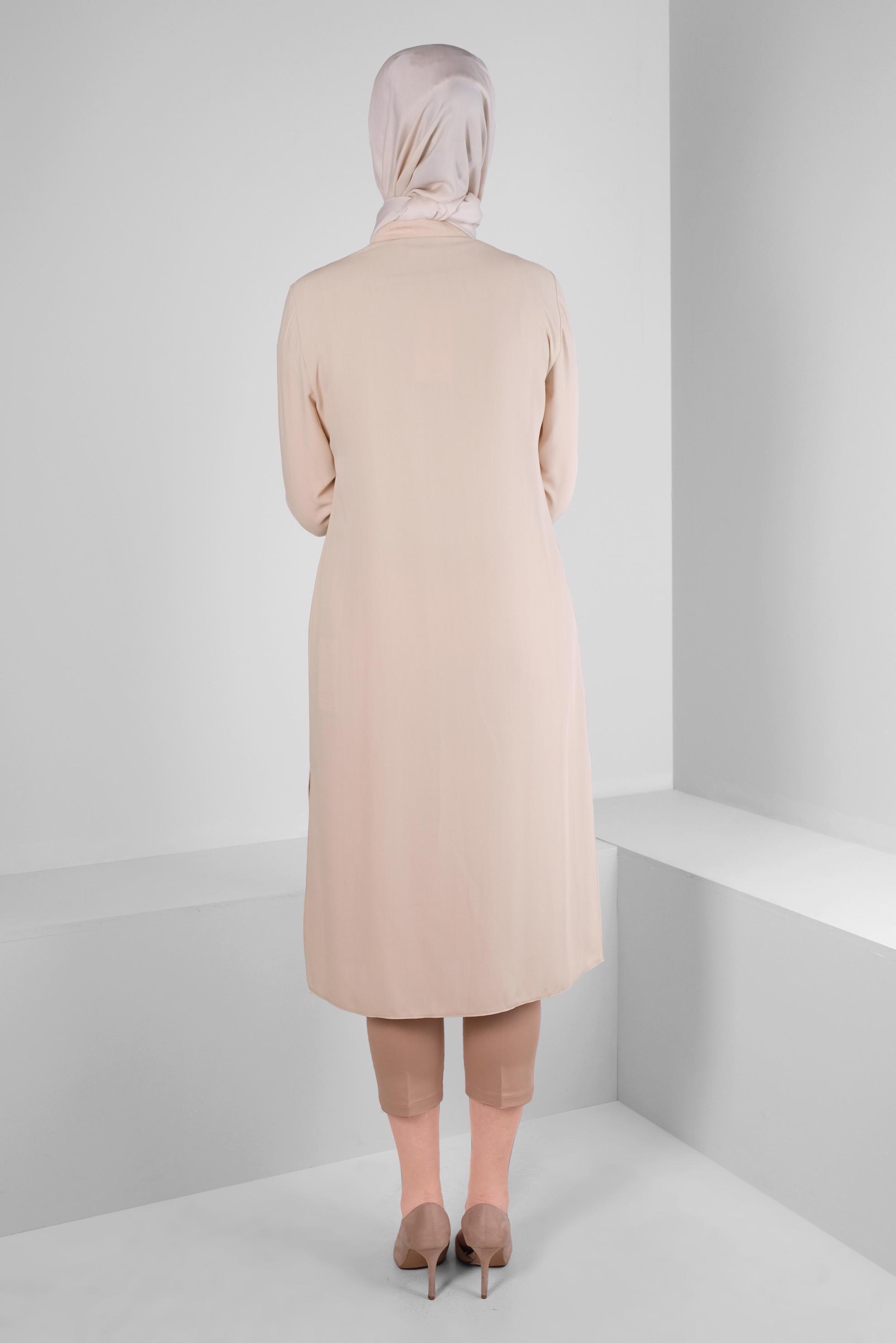 Tesettür giyim BEJ CEBİ ZİNCİR DETAYLI DÜĞMELİ TUNİK 43669