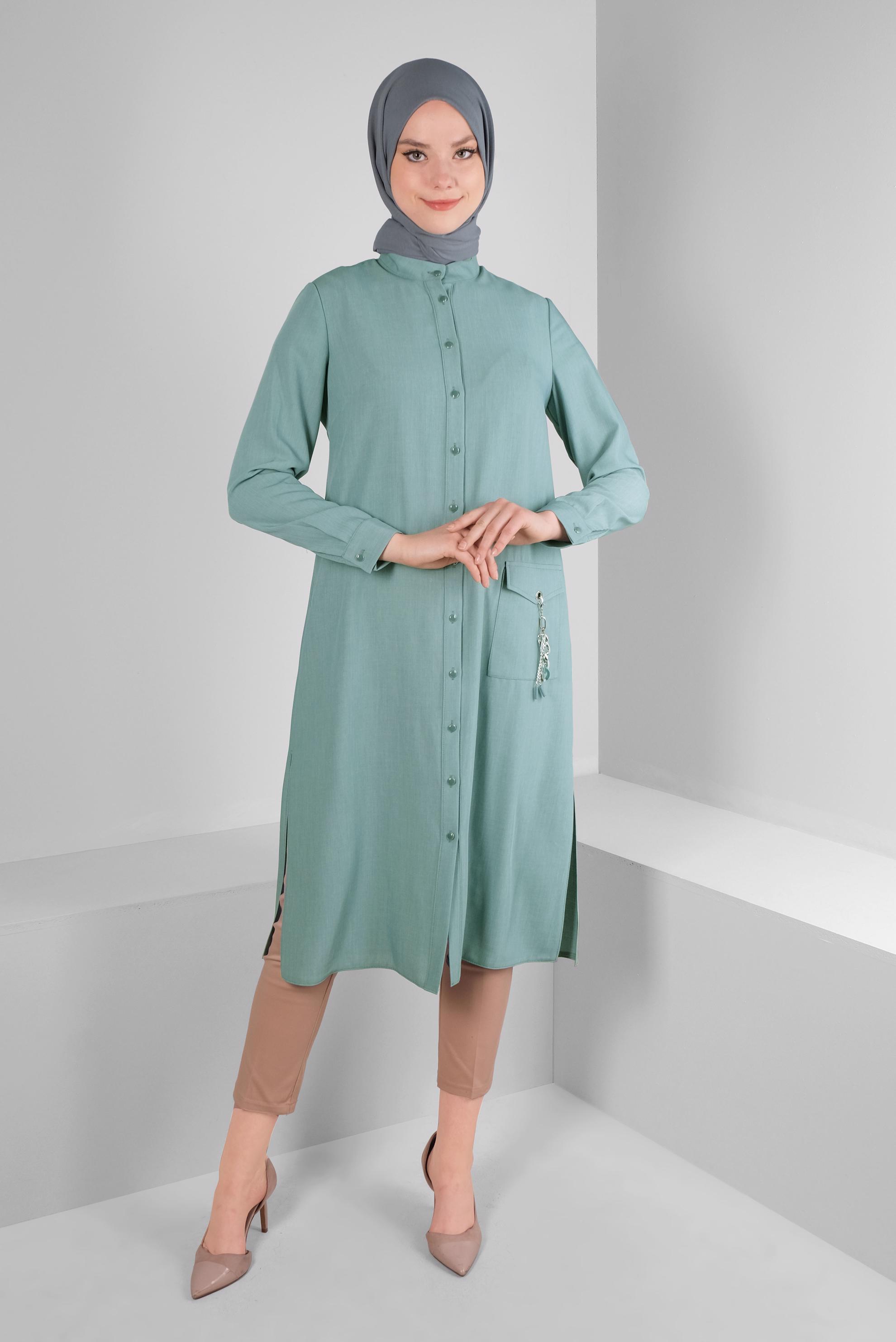 Tesettür giyim YEŞİL CEBİ ZİNCİR DETAYLI DÜĞMELİ TUNİK 43669