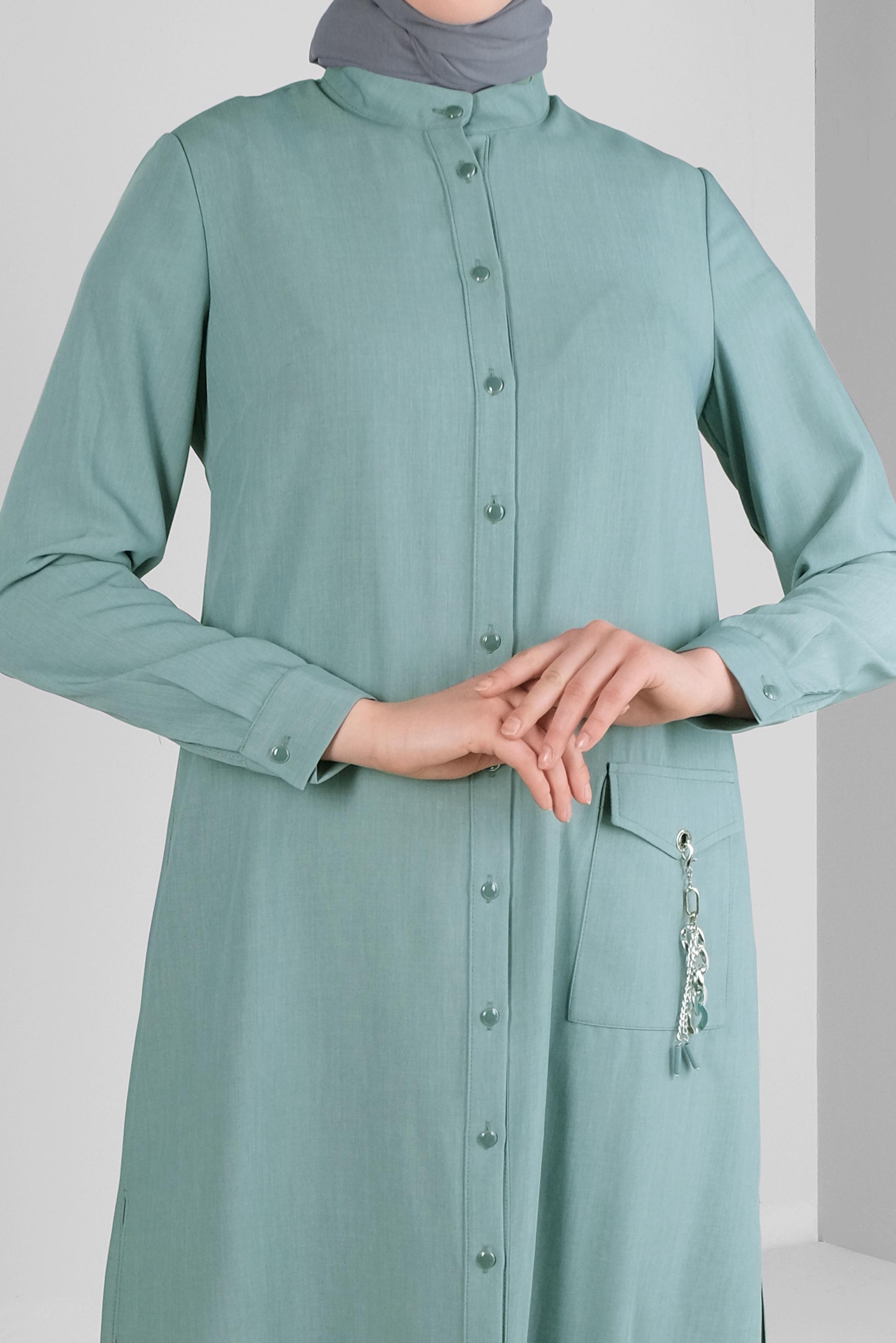 Tesettür giyim YEŞİL CEBİ ZİNCİR DETAYLI DÜĞMELİ TUNİK 43669