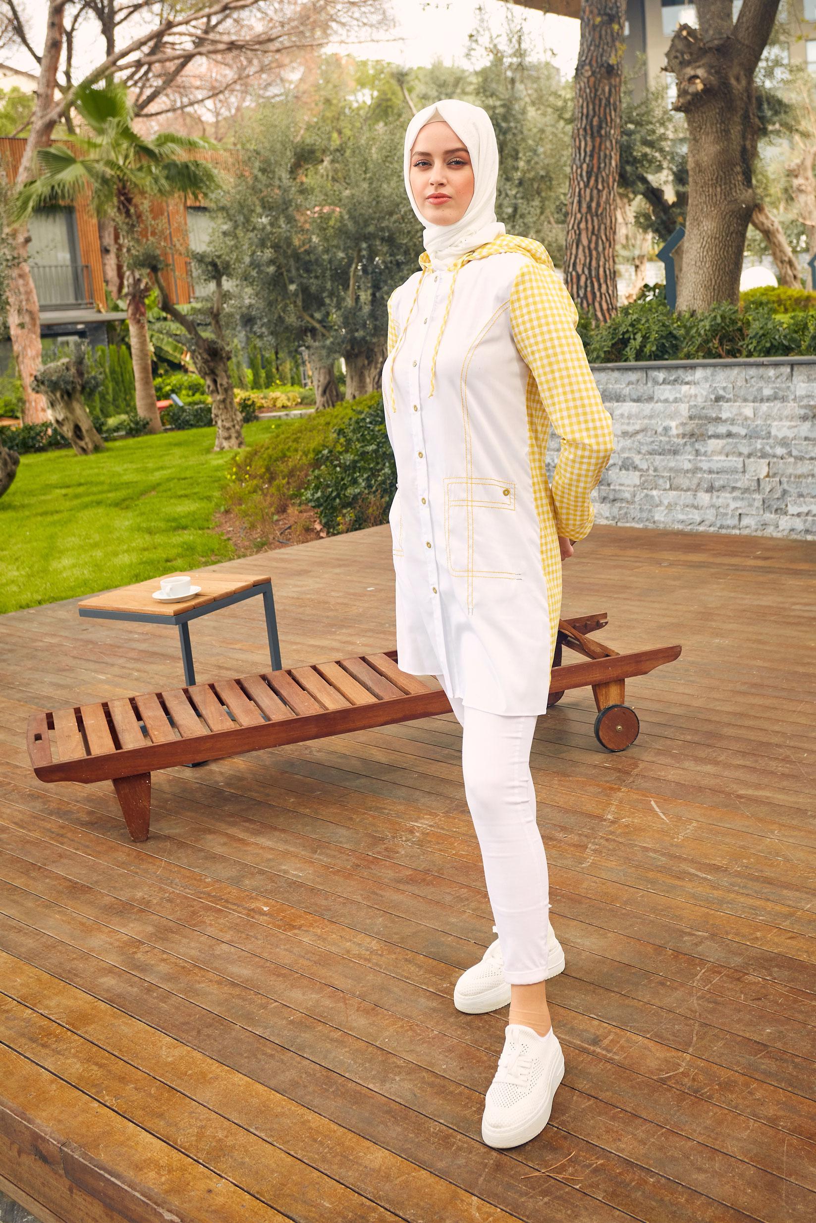 Tesettür giyim SARI PÖTİKARE DESENLİ KAPÜŞONLU DÜĞMELİ TUNİK 43678