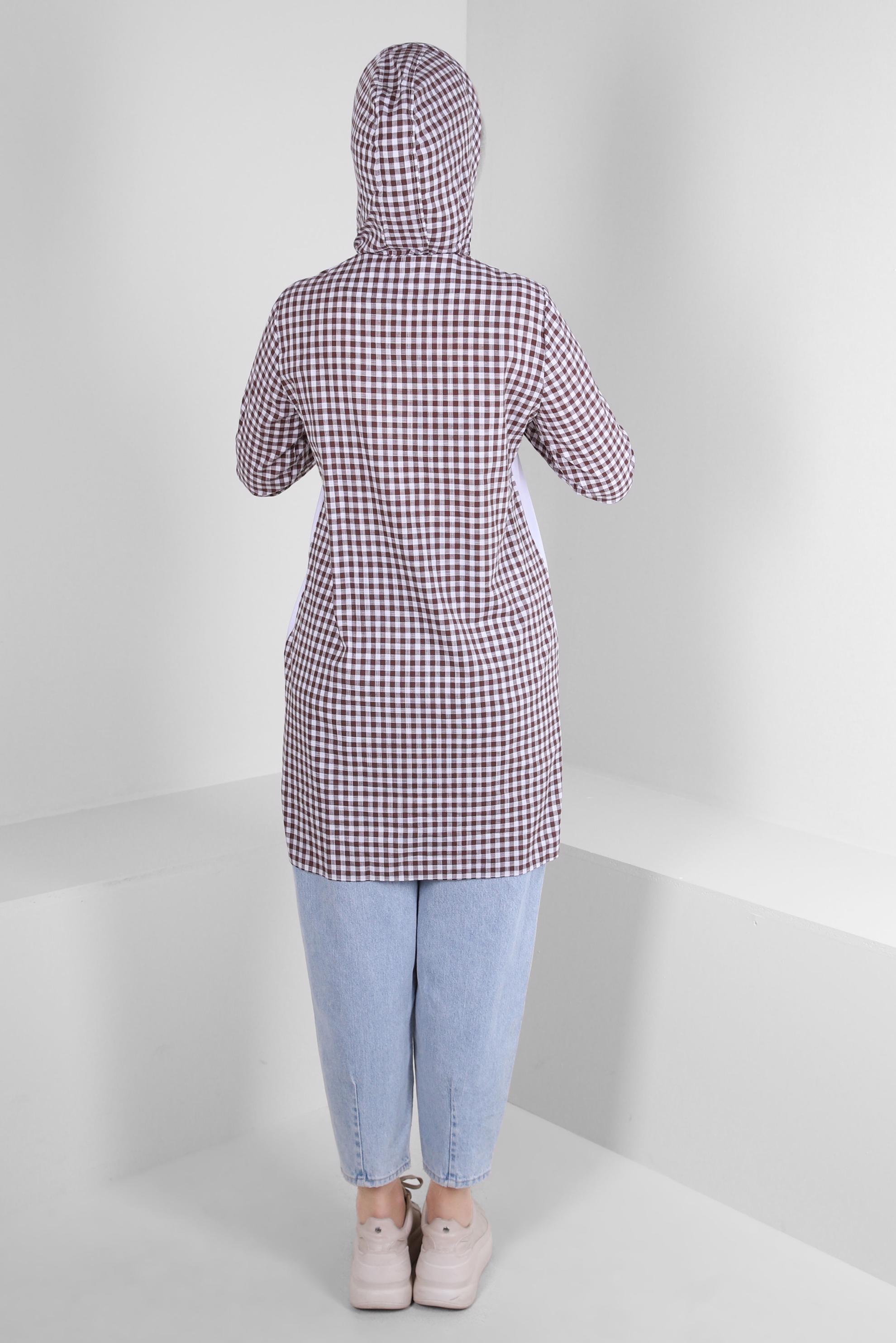 Tesettür giyim KAHVE PÖTİKARE DESENLİ KAPÜŞONLU DÜĞMELİ TUNİK 43678