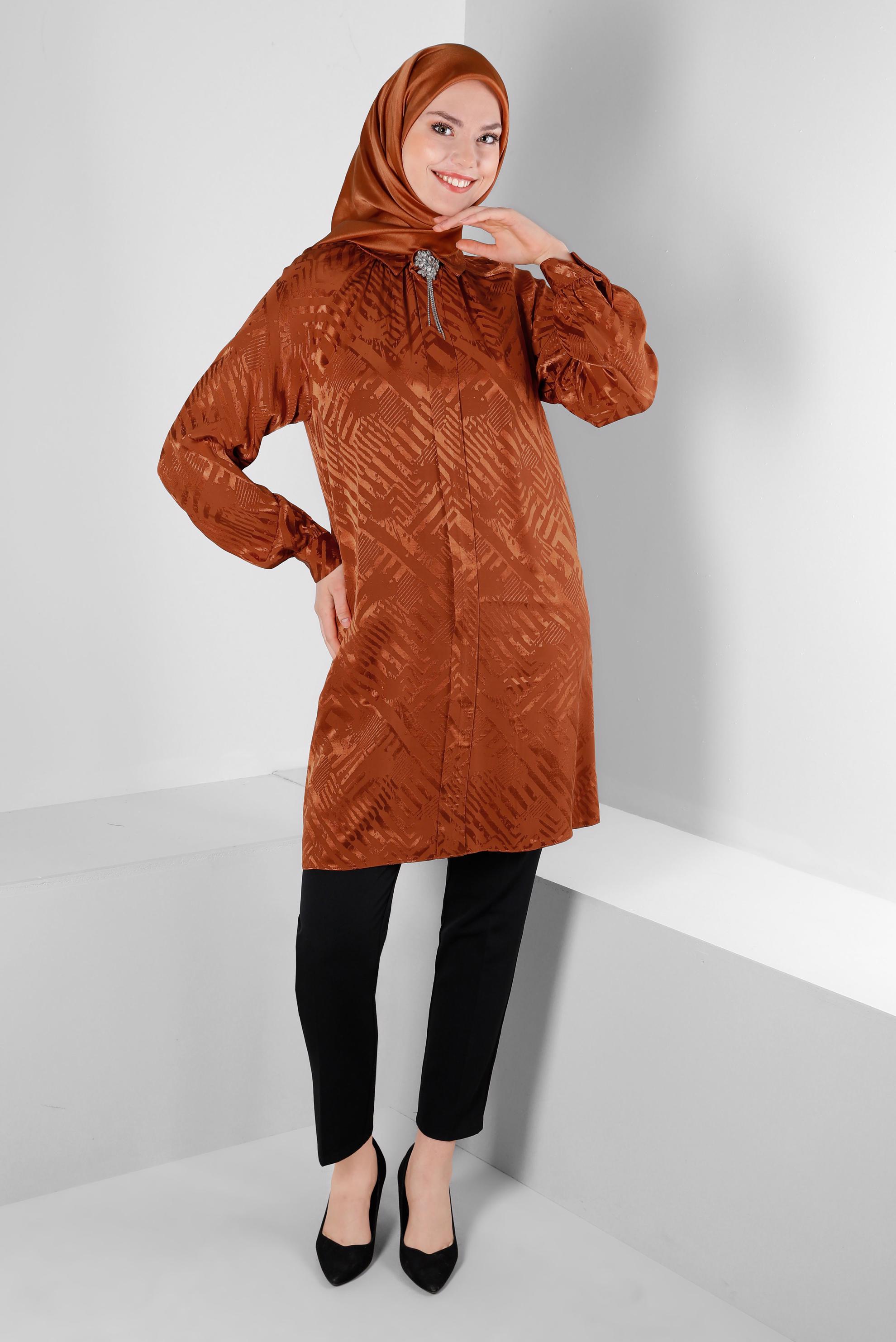 Tesettür giyim TURUNCU DESENLİ AKSESUARLI SATEN TUNİK 43683