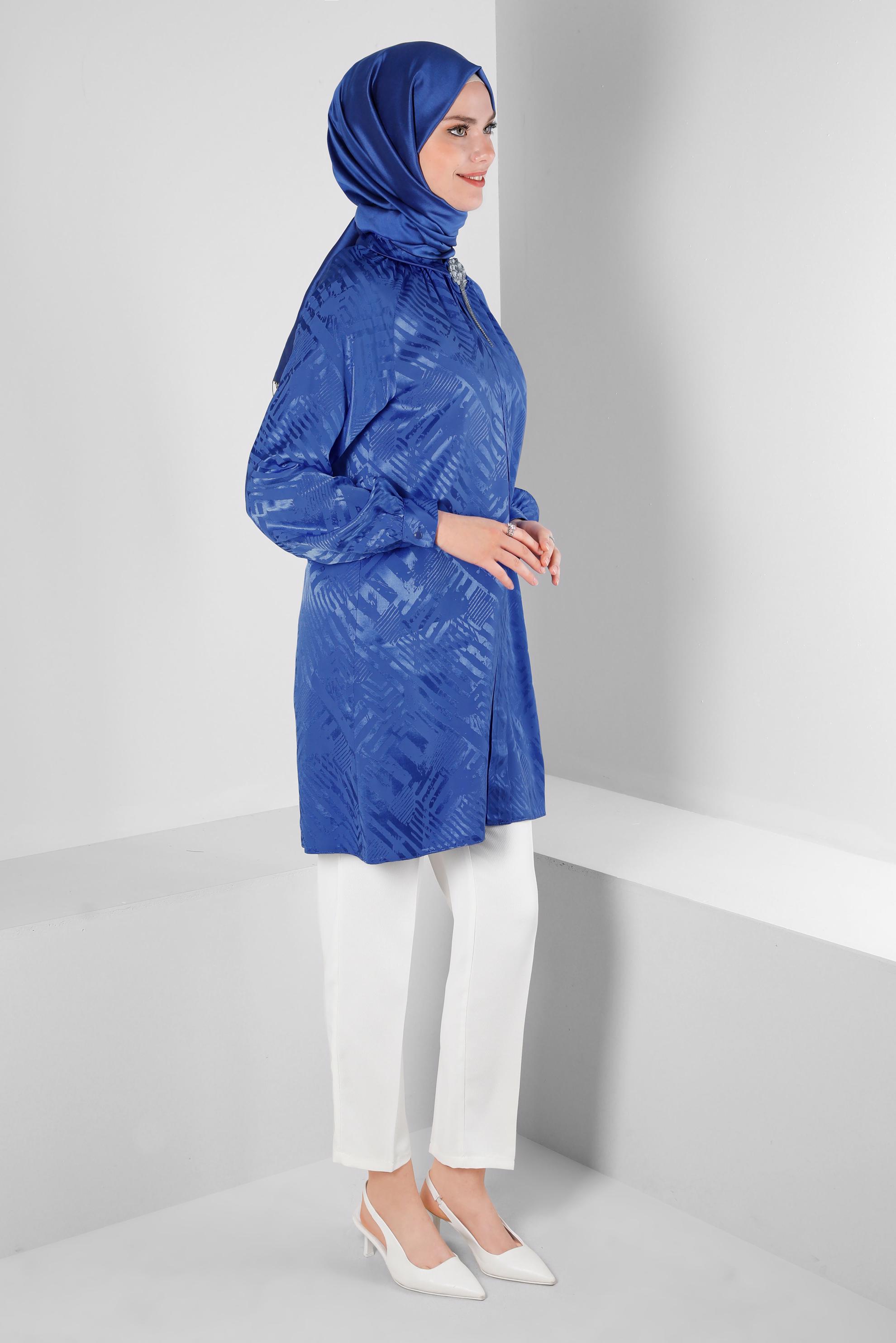 Tesettür giyim LACİVERT DESENLİ AKSESUARLI SATEN TUNİK 43683