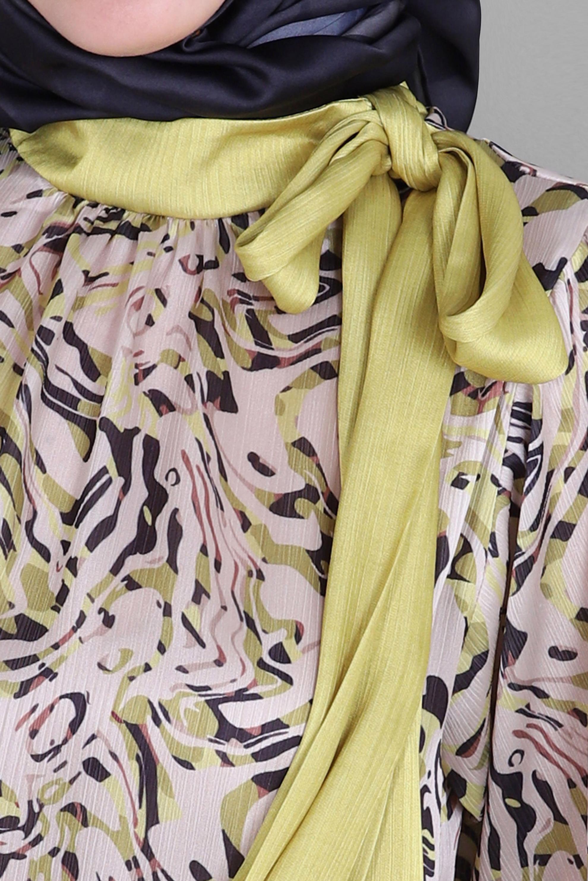 Tesettür giyim YEŞİL DESENLİ BAĞLAMA DETAYLI TUNİK 43710