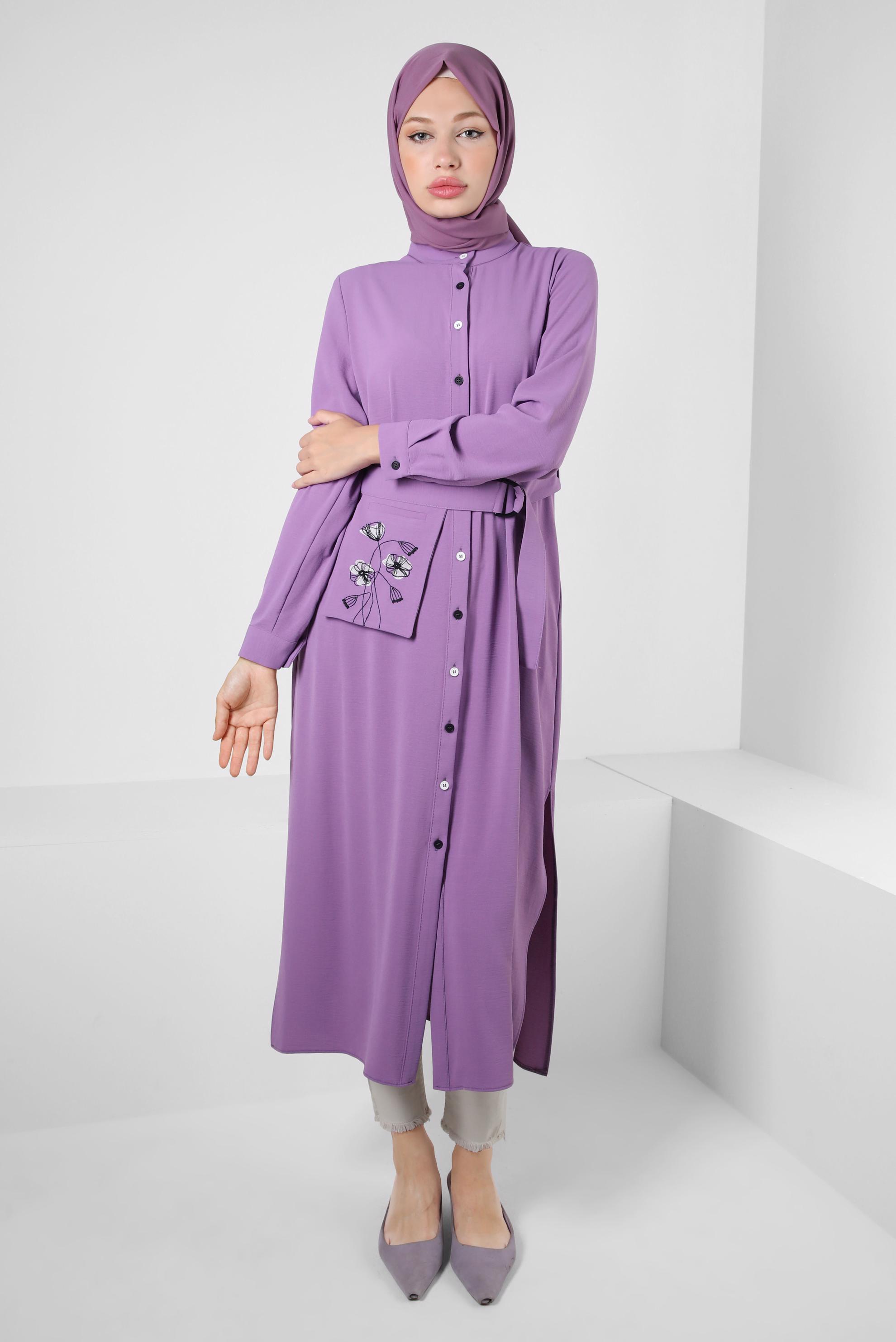 Tesettür giyim MOR ÇİÇEK NAKIŞLI DÜĞMELİ KEMERLİ UZUN TUNİK 43732