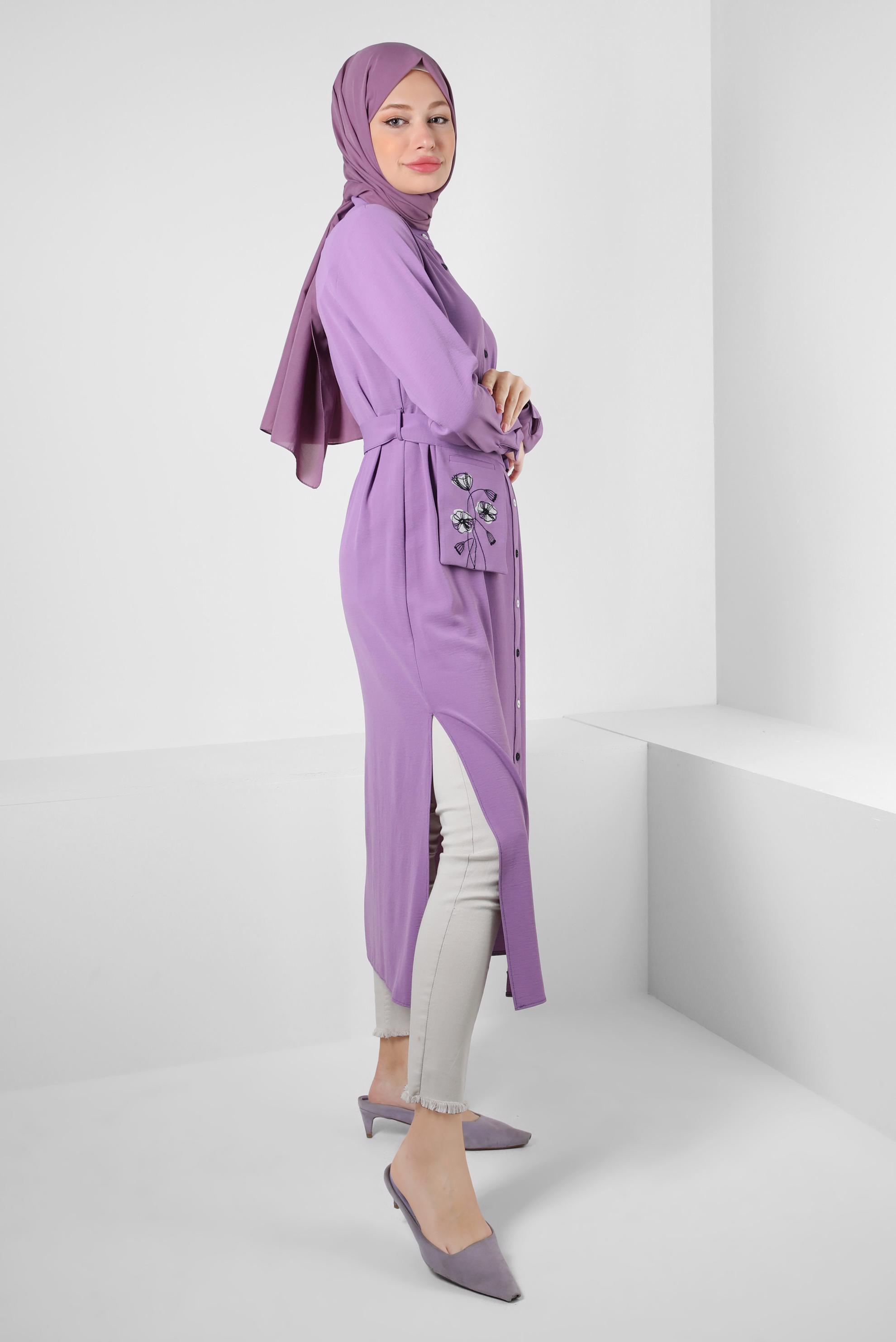 Tesettür giyim MOR ÇİÇEK NAKIŞLI DÜĞMELİ KEMERLİ UZUN TUNİK 43732