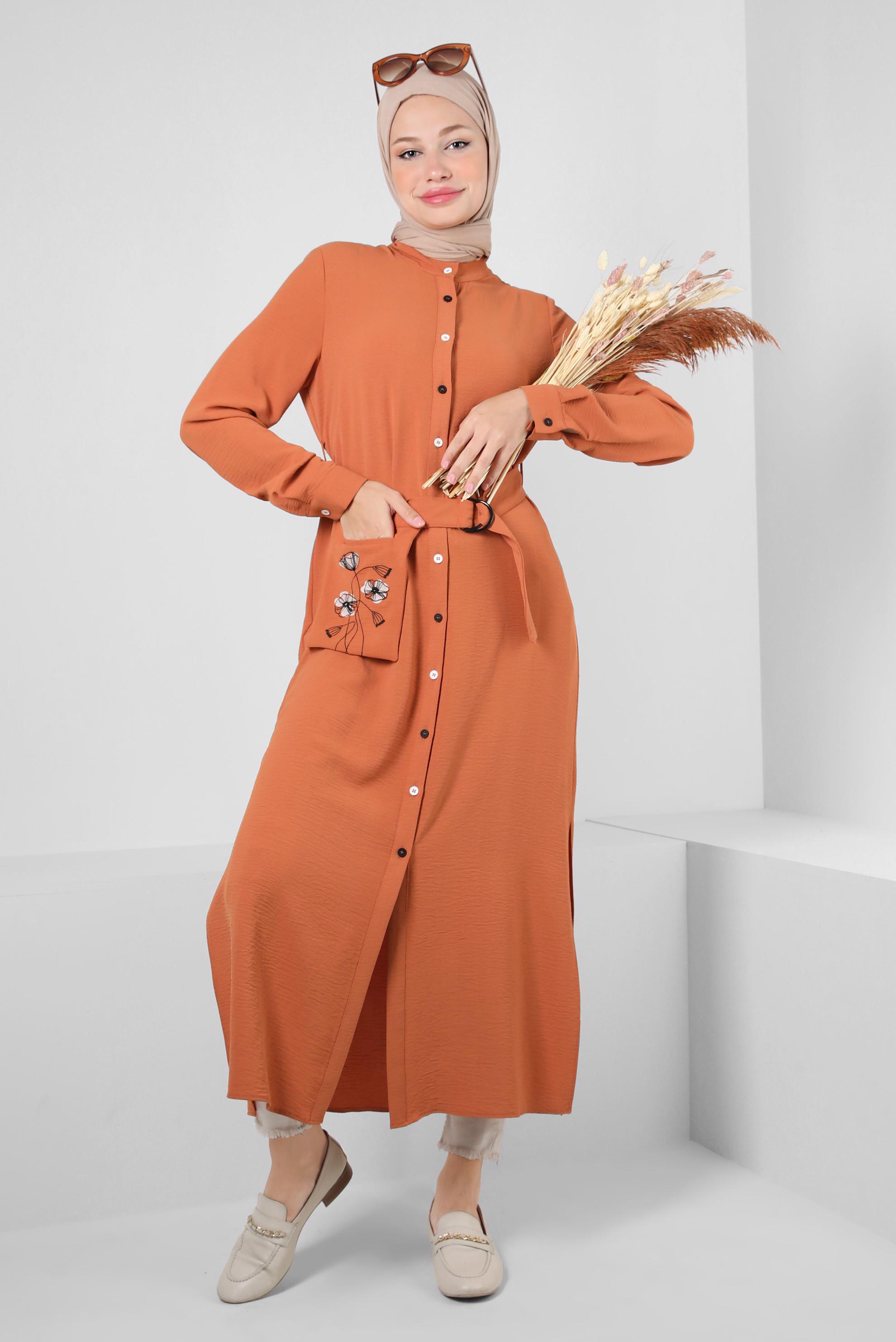 Tesettür giyim KAHVE ÇİÇEK NAKIŞLI DÜĞMELİ KEMERLİ UZUN TUNİK 43732