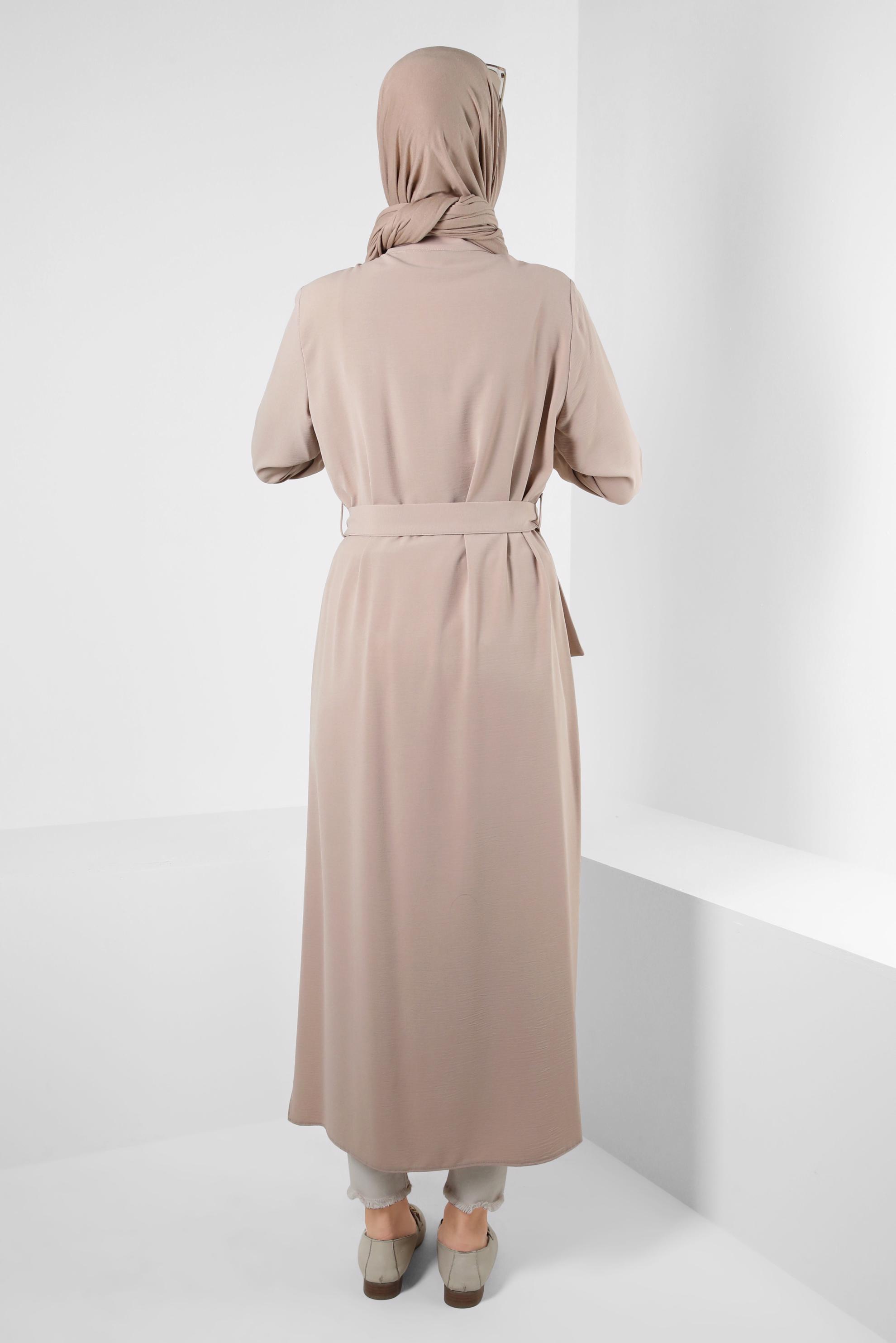 Tesettür giyim KUM ÇİÇEK NAKIŞLI DÜĞMELİ KEMERLİ UZUN TUNİK 43732