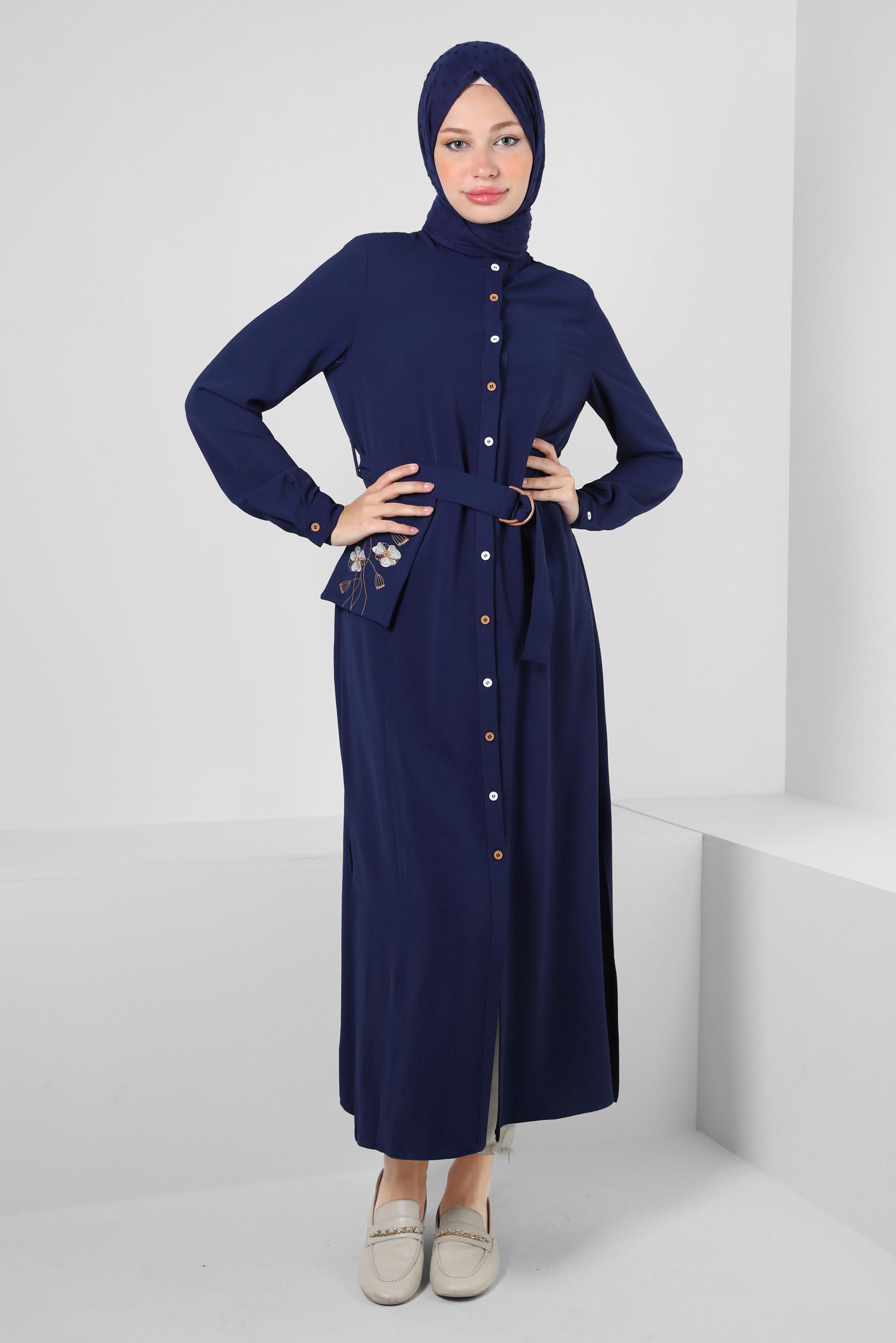 Tesettür giyim LACİVERT ÇİÇEK NAKIŞLI DÜĞMELİ KEMERLİ UZUN TUNİK 43732
