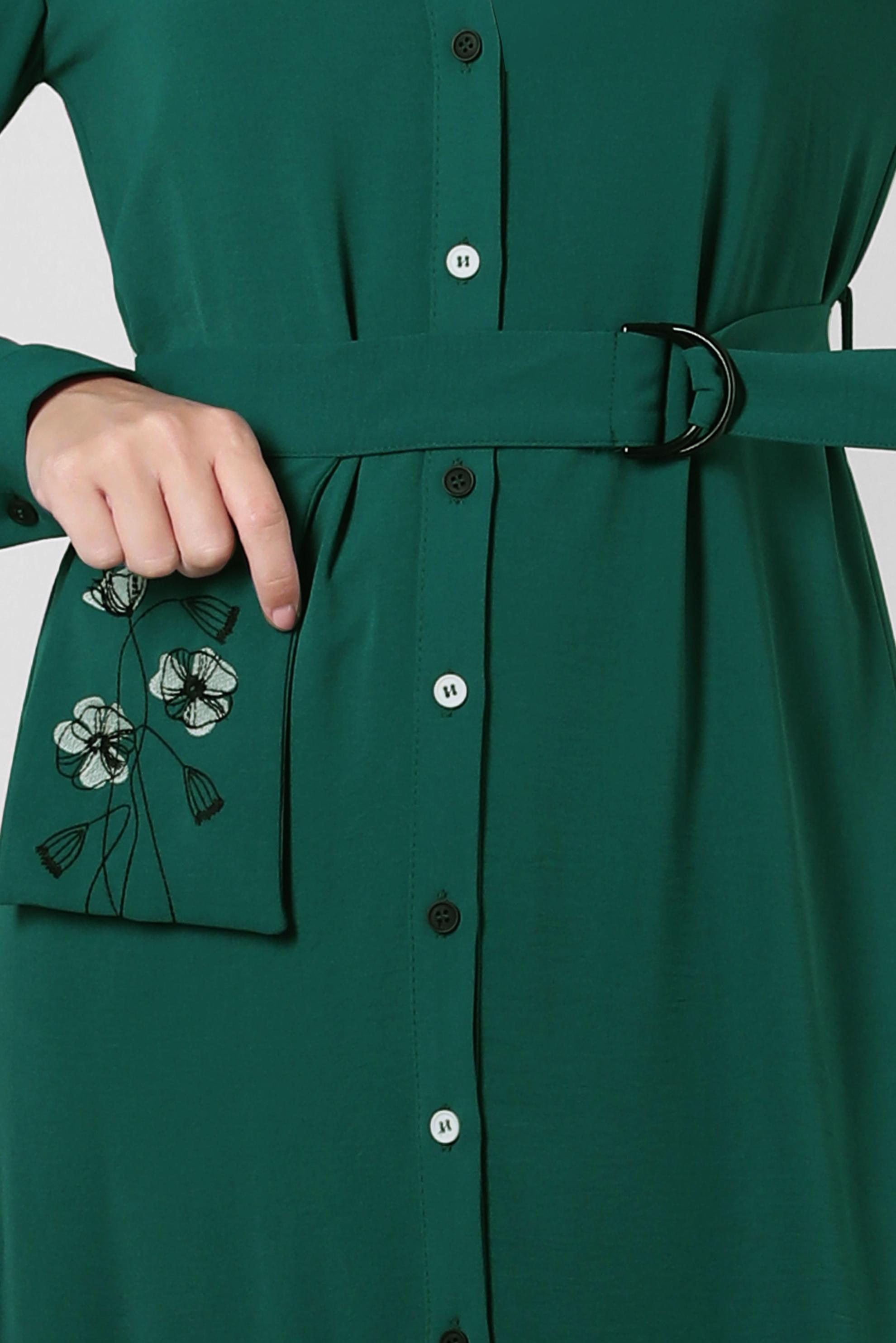 Tesettür giyim YEŞİL ÇİÇEK NAKIŞLI DÜĞMELİ KEMERLİ UZUN TUNİK 43732