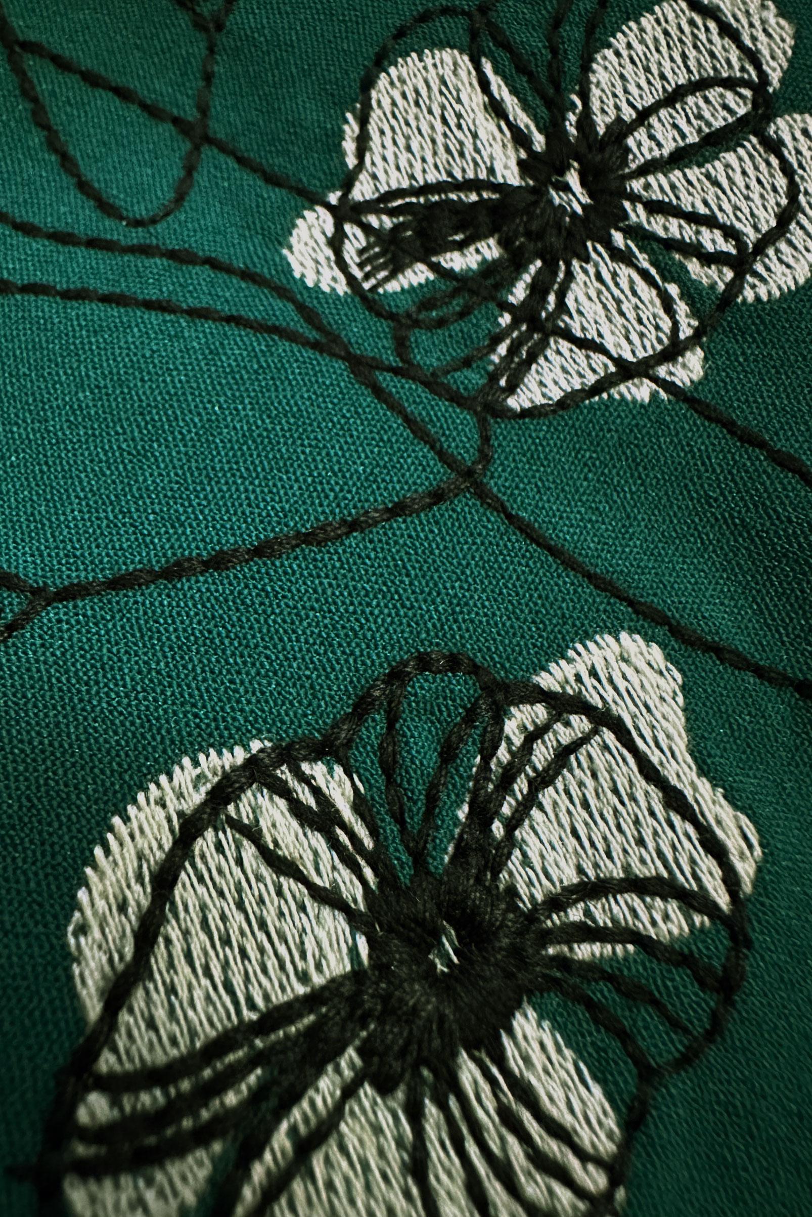 Tesettür giyim YEŞİL ÇİÇEK NAKIŞLI DÜĞMELİ KEMERLİ UZUN TUNİK 43732