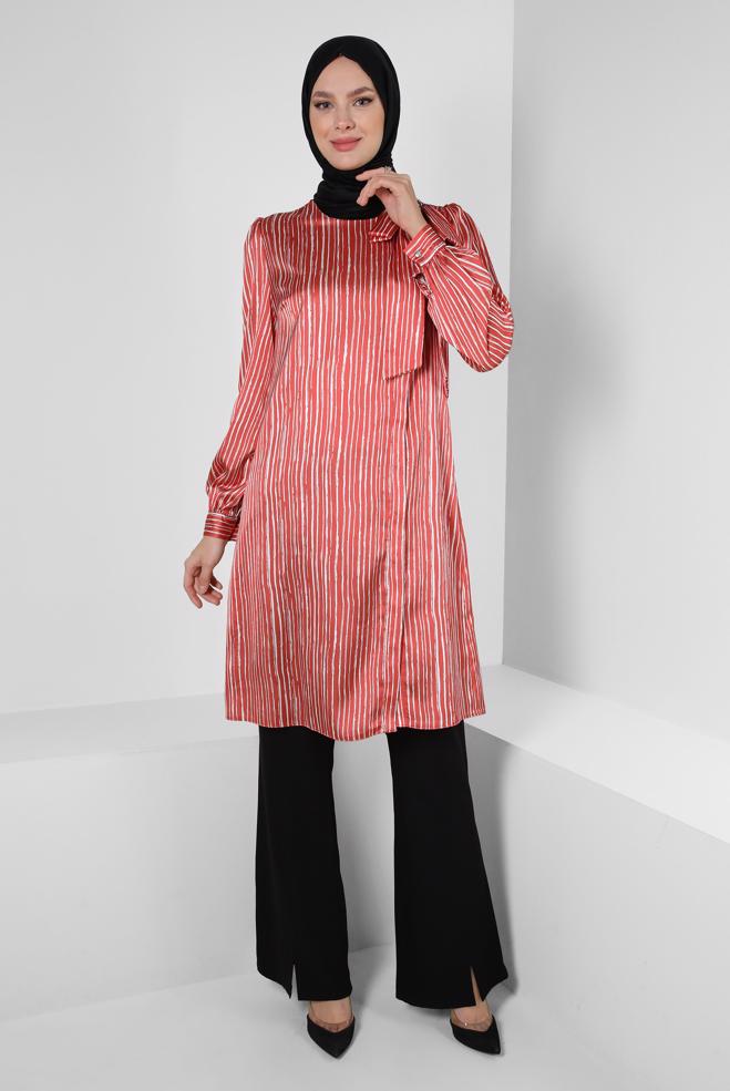 Tesettür giyim  ÇİZGİLİ YAKASI FİYONK DETAYLI SATEN TUNİK 43738 - ALVİNA