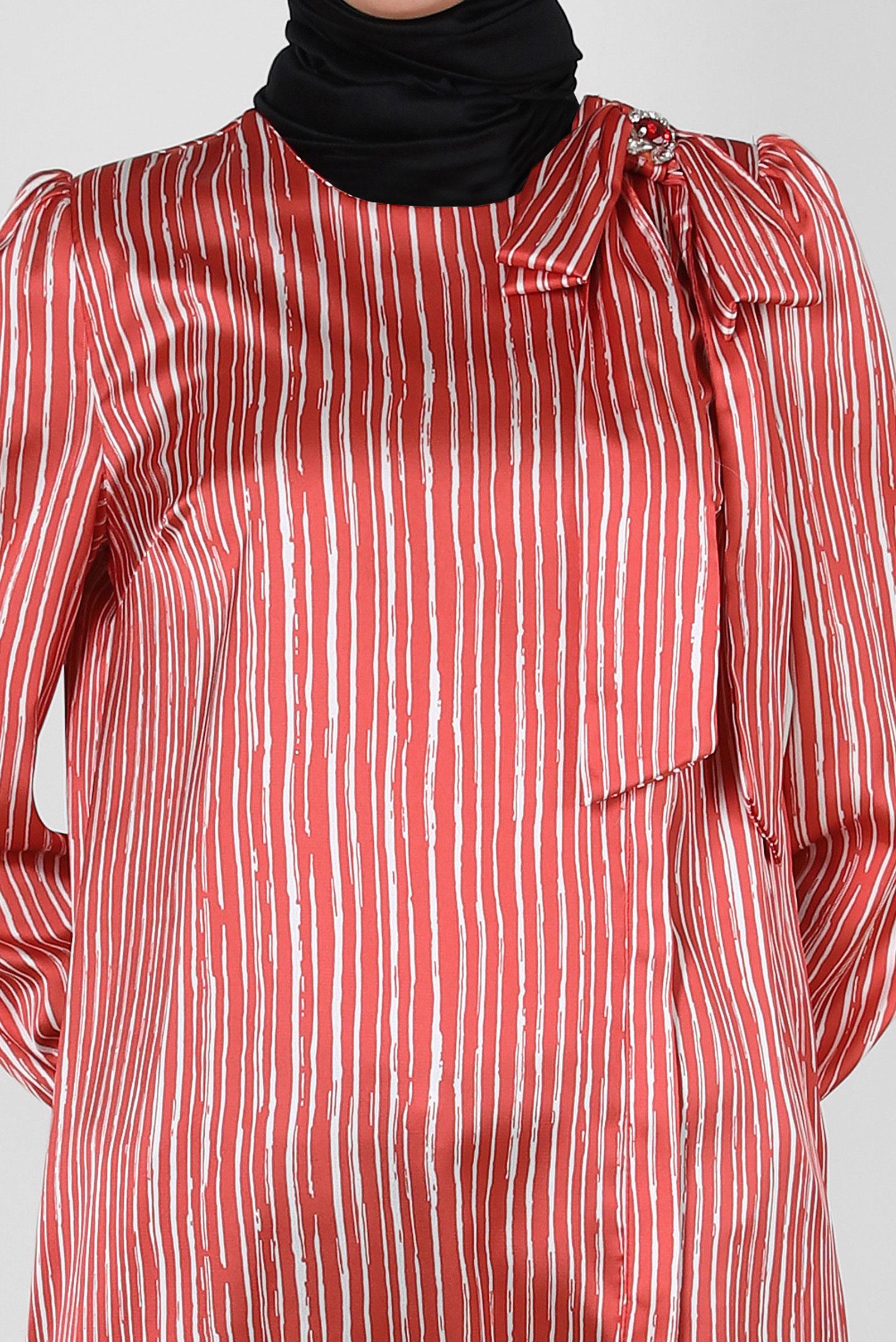 Tesettür giyim TURUNCU ÇİZGİLİ YAKASI FİYONK DETAYLI SATEN TUNİK 43738