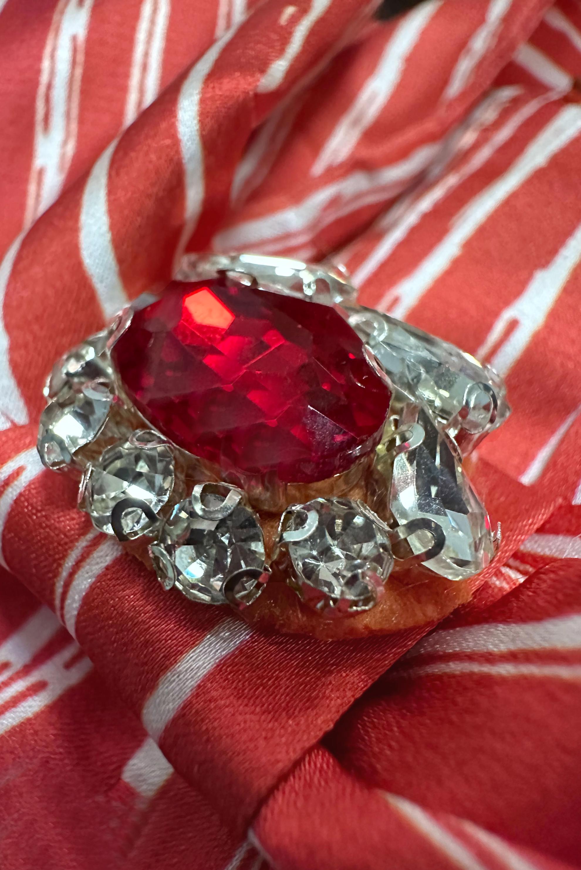 Tesettür giyim TURUNCU ÇİZGİLİ YAKASI FİYONK DETAYLI SATEN TUNİK 43738