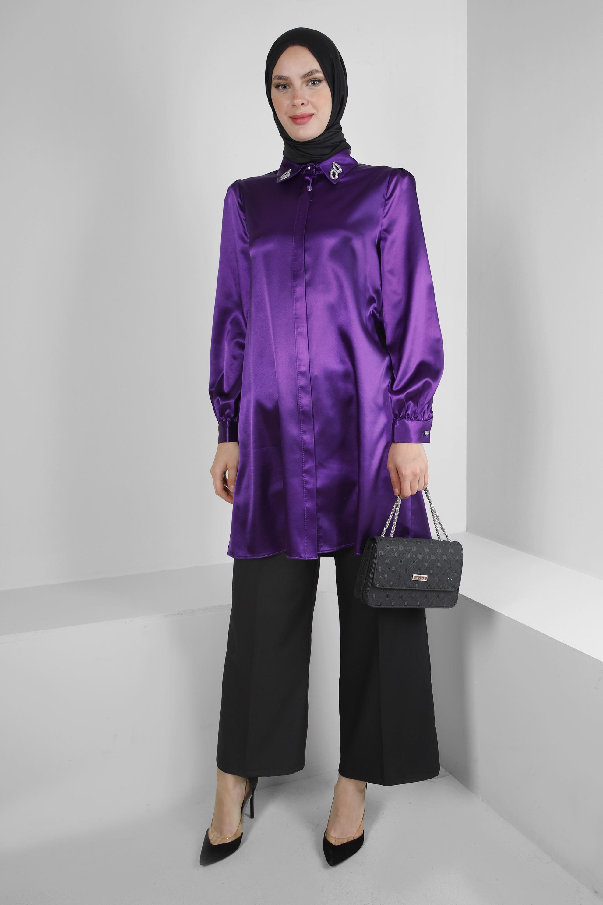 Tesettür giyim MOR YAKASI TAŞ DETAYLI SATEN TUNİK 43739