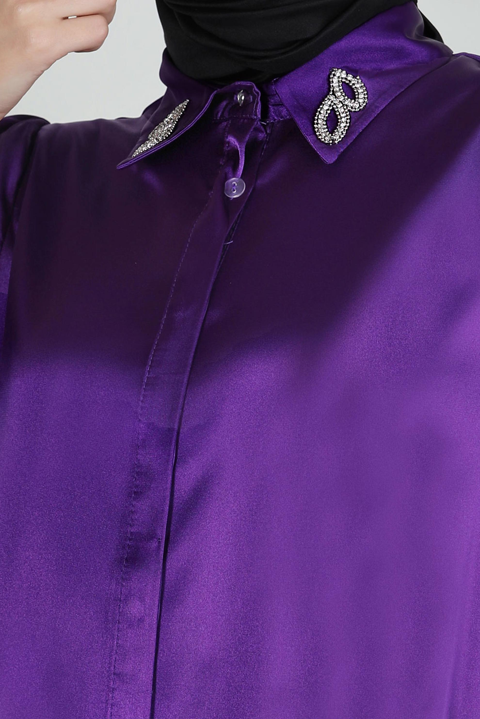 Tesettür giyim MOR YAKASI TAŞ DETAYLI SATEN TUNİK 43739