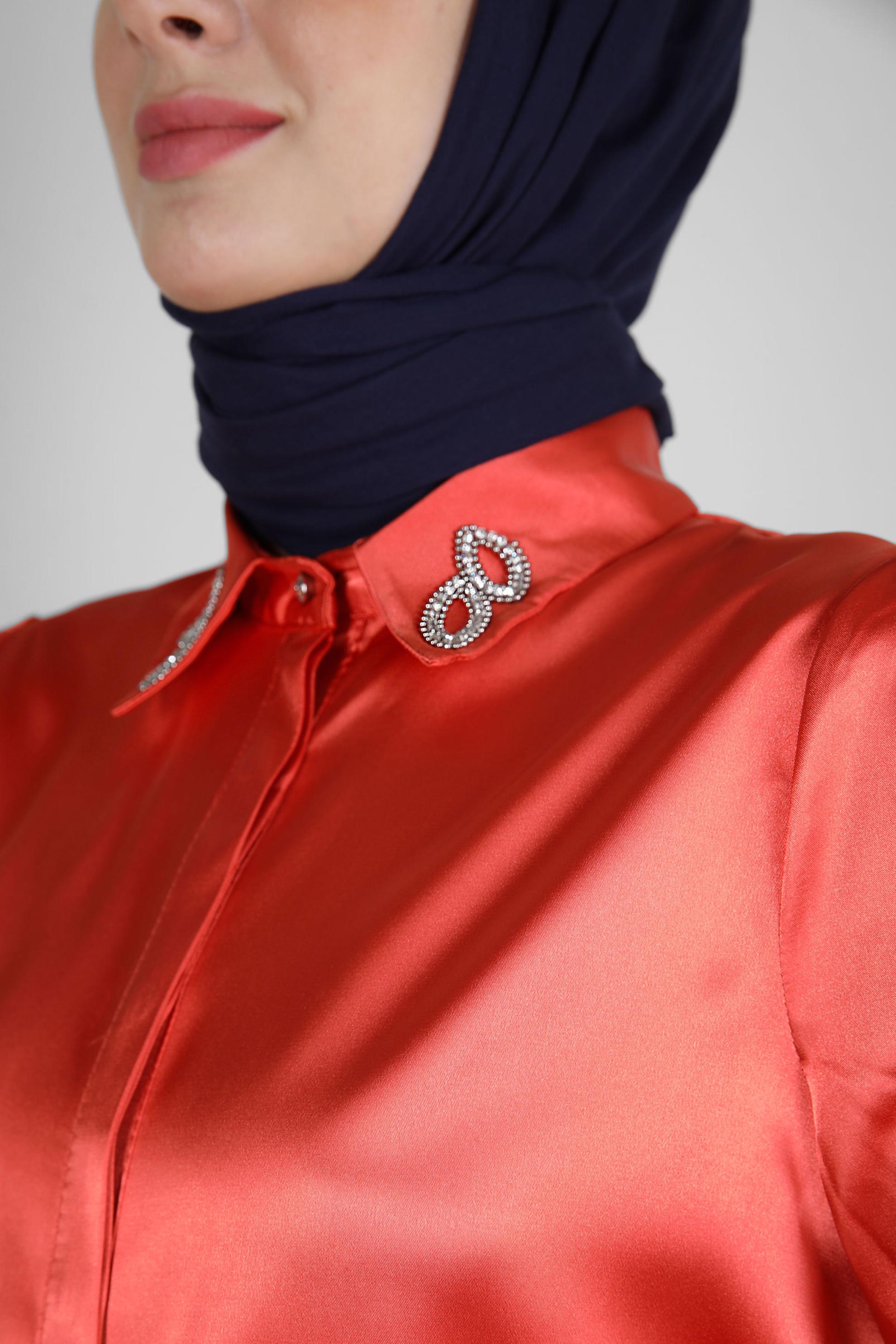 Tesettür giyim MERCAN YAKASI TAŞ DETAYLI SATEN TUNİK 43739