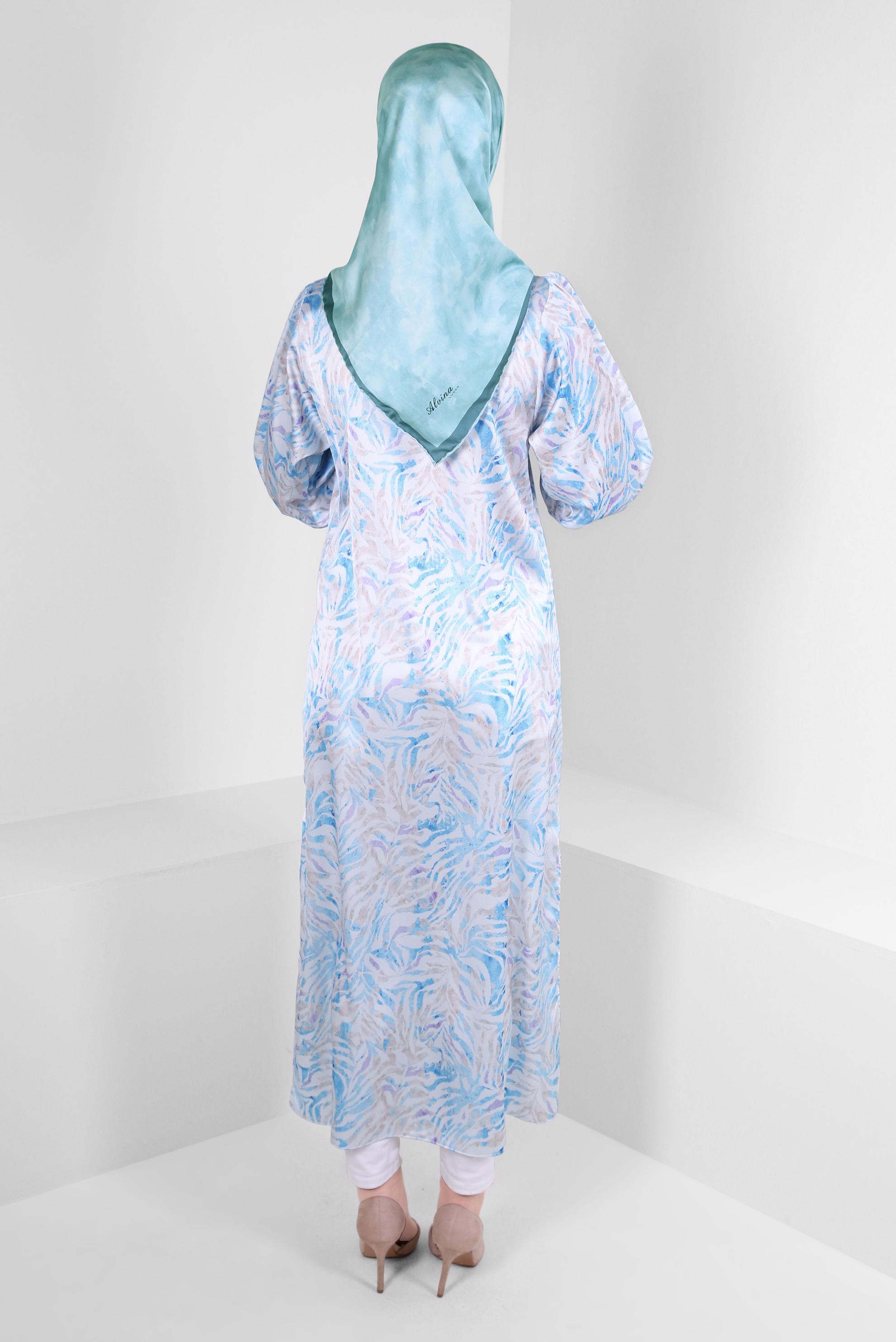 Tesettür giyim MAVİ DESENLİ SATEN UZUN TUNİK 43760