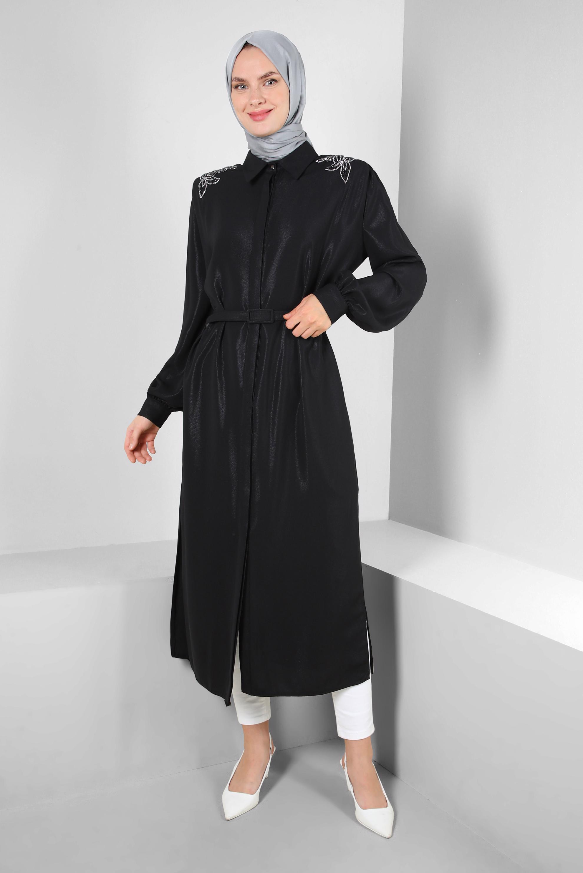 Tesettür giyim SİYAH OMUZLARI TAŞ DETAYLI KEMERLİ TUNİK 43774