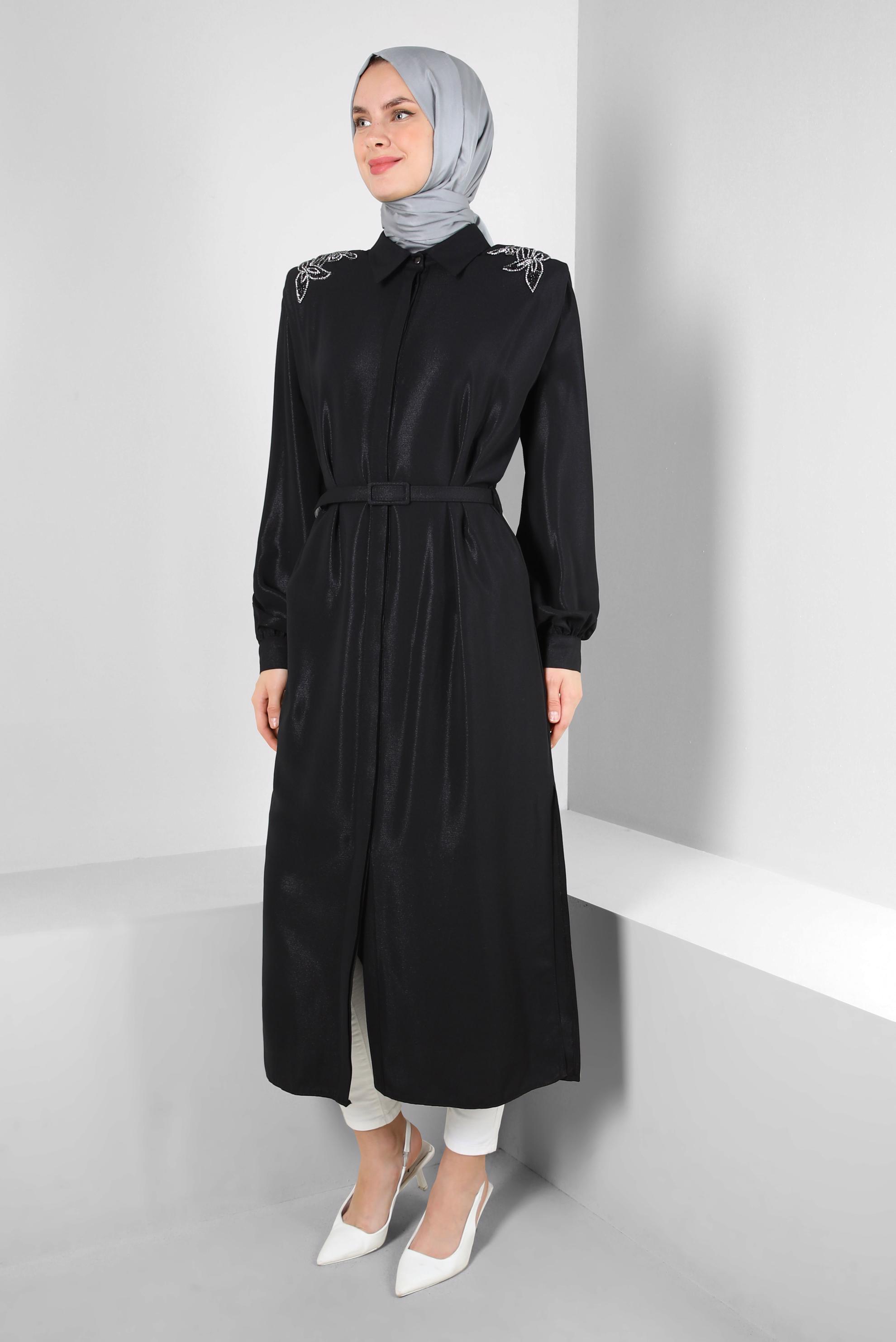 Tesettür giyim SİYAH OMUZLARI TAŞ DETAYLI KEMERLİ TUNİK 43774